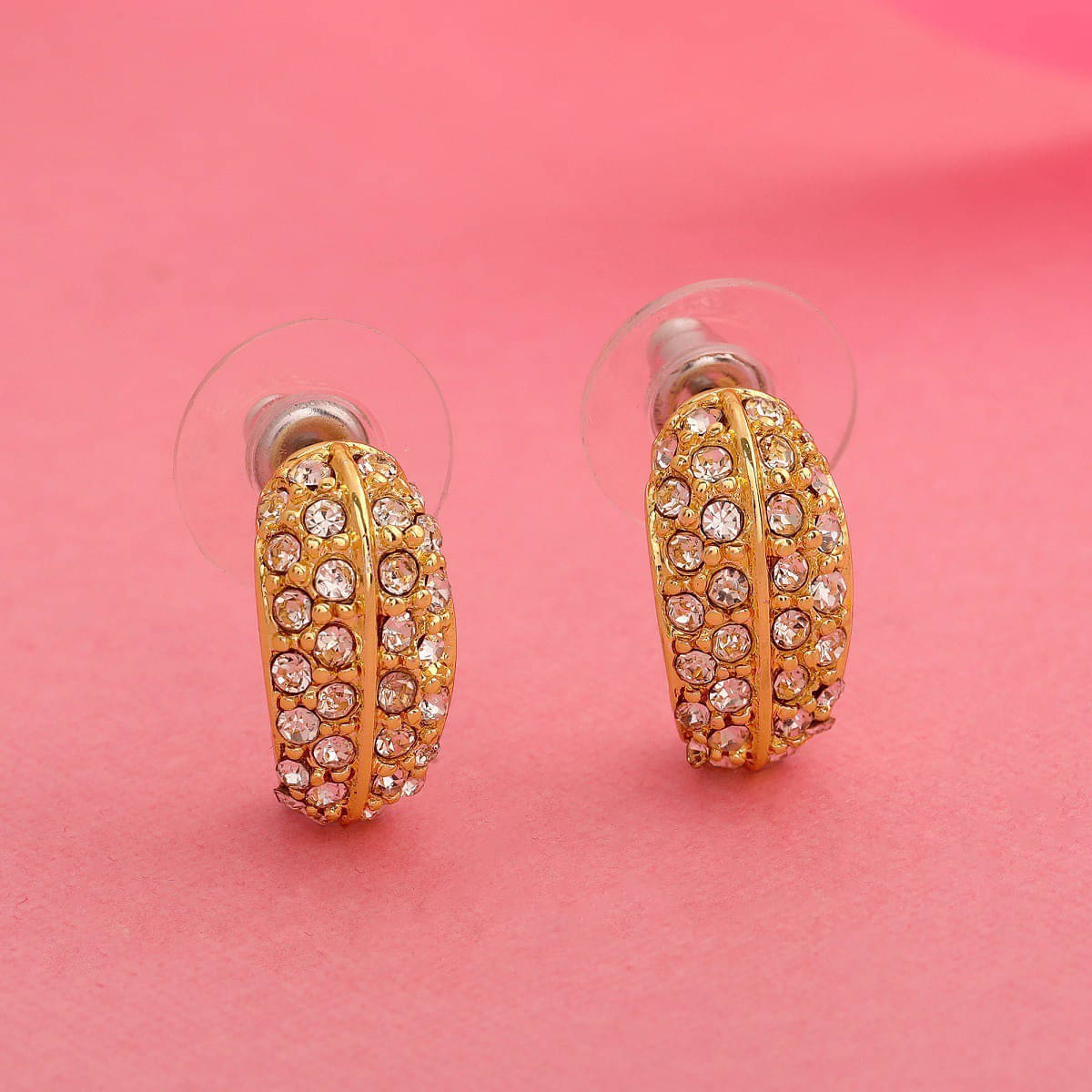     			Estele White Stud Earrings ( Pack of 1 )