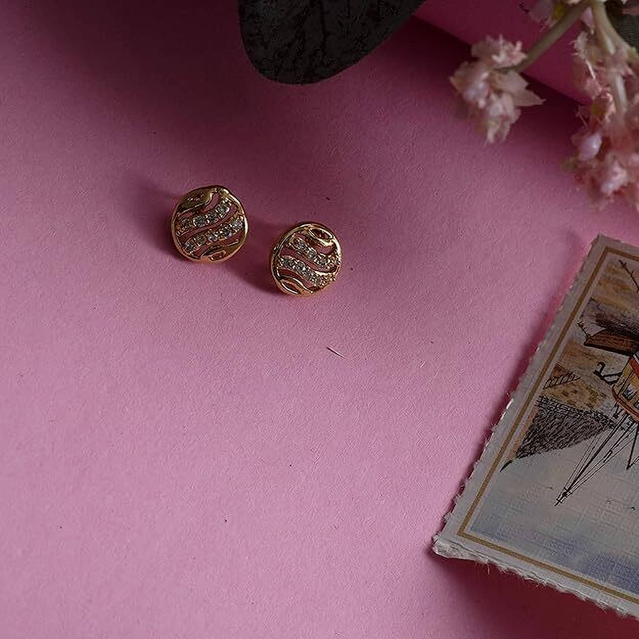     			Estele White Stud Earrings ( Pack of 1 )