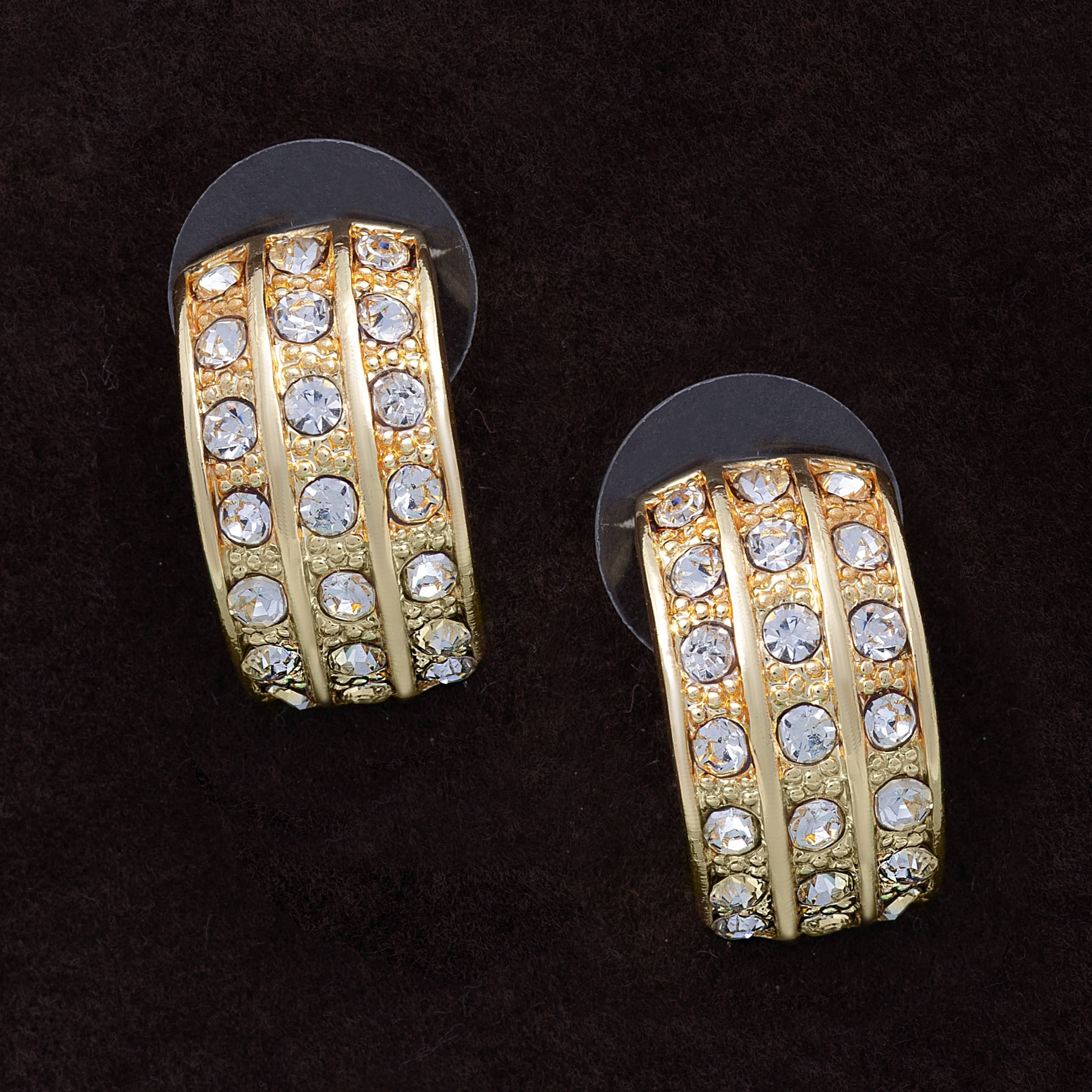     			Estele White Stud Earrings ( Pack of 1 )