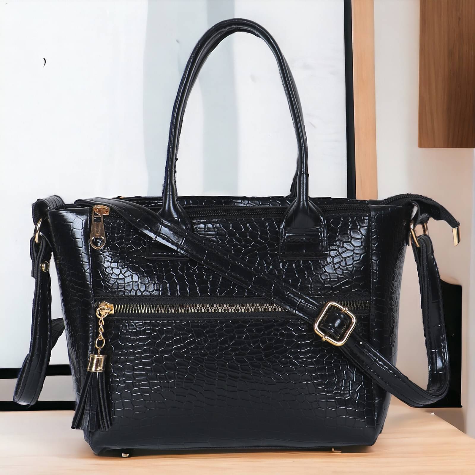 UOB-Universe of Bags Handheld Bag Faux Leather Set of 1 ( Black ) UOB-Universe of Bags Handheld Bag Faux Leather Set of 1 ( Black )