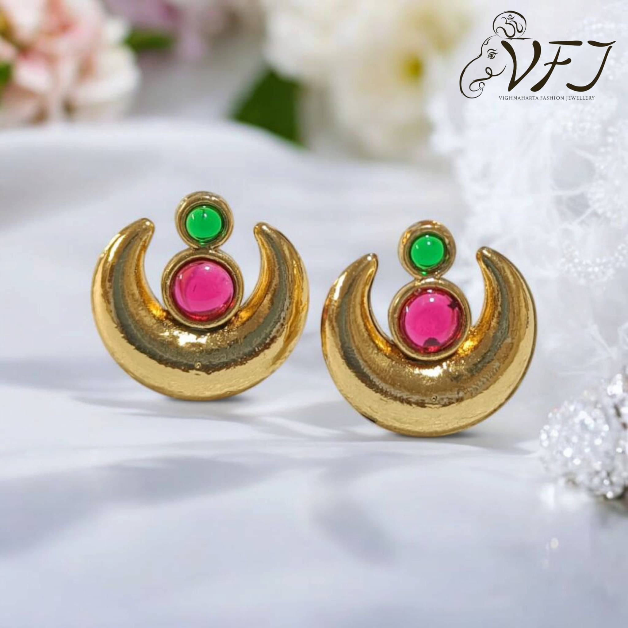     			Vighnaharta Golden Chandelier Earrings ( Pack of 1 )