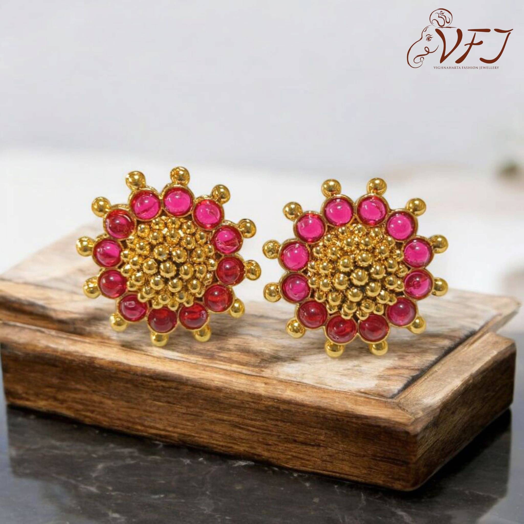     			Vighnaharta Golden Stud Earrings ( Pack of 1 )