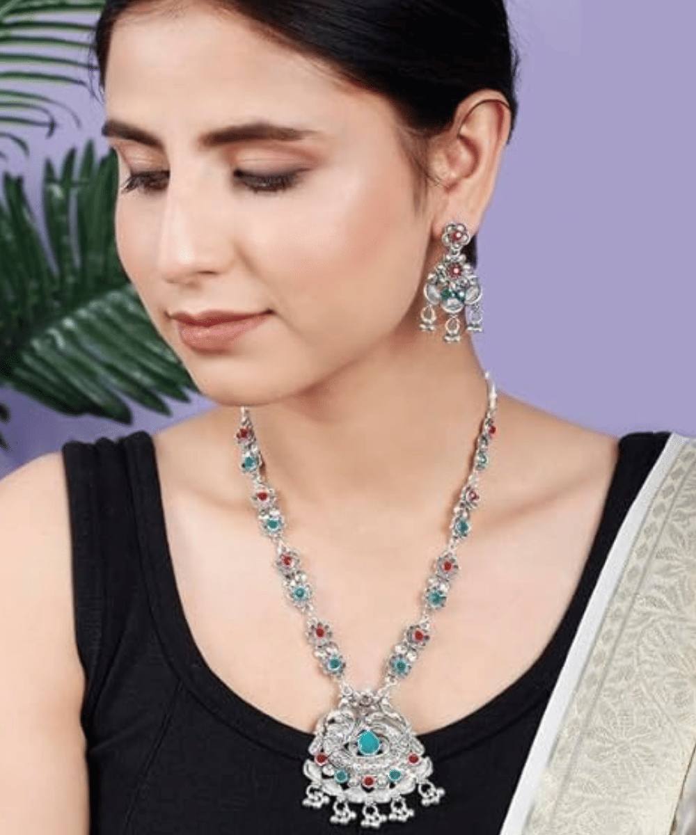     			Opus Gems Maroon Alloy Necklace Set ( Pack of 1 )