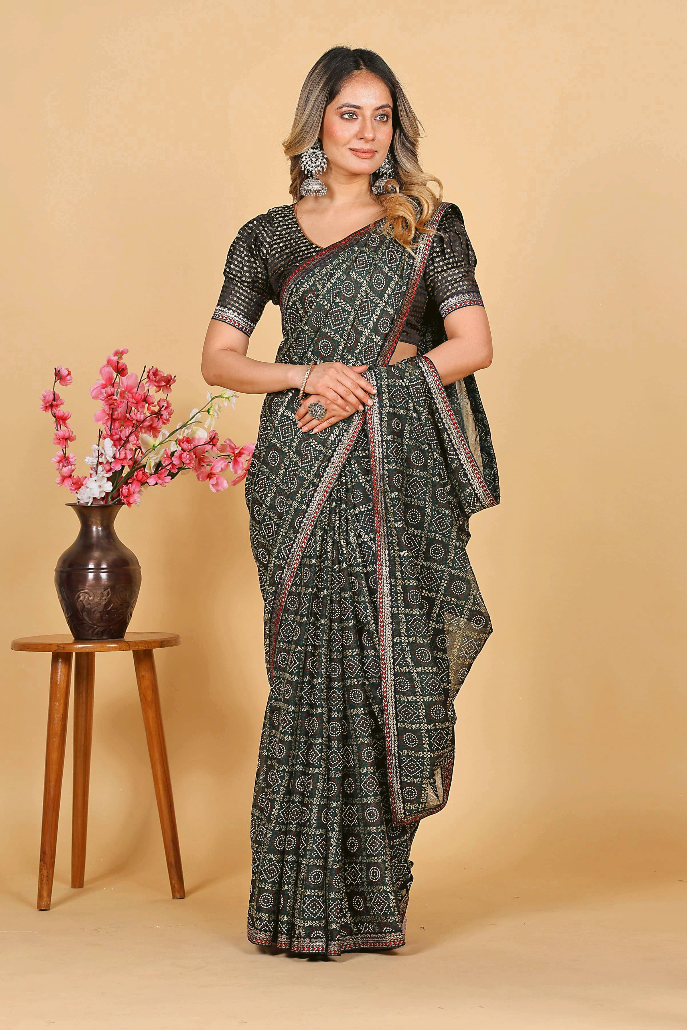 Parmila Fashion Chiffon Printed Saree With Unstitched Blouse Piece ( Green ) Parmila Fashion Chiffon Printed Saree With Unstitched Blouse Piece ( Green )