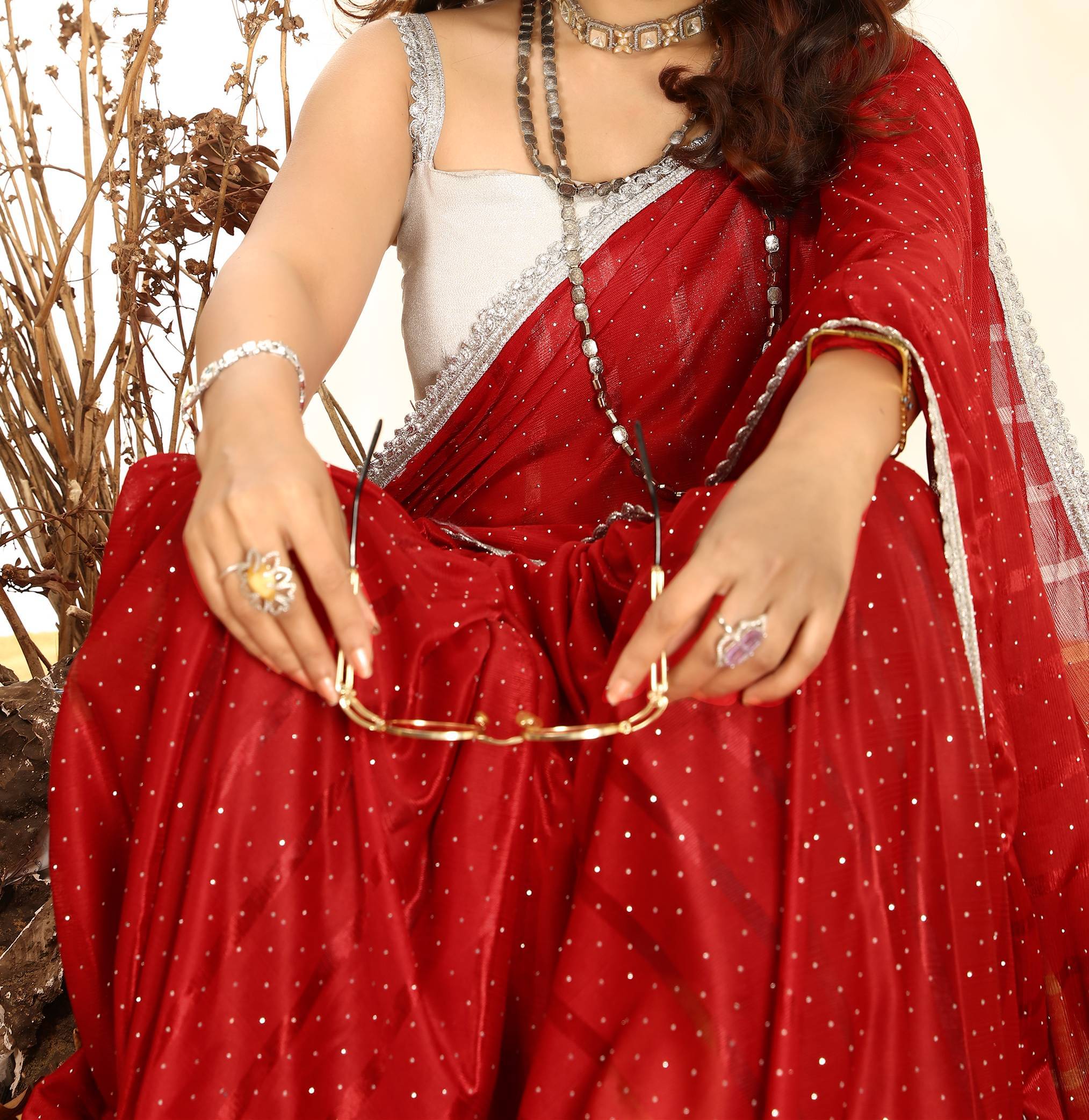     			Parmila Fashion Chiffon Striped Saree With Unstitched Blouse Piece ( Red )