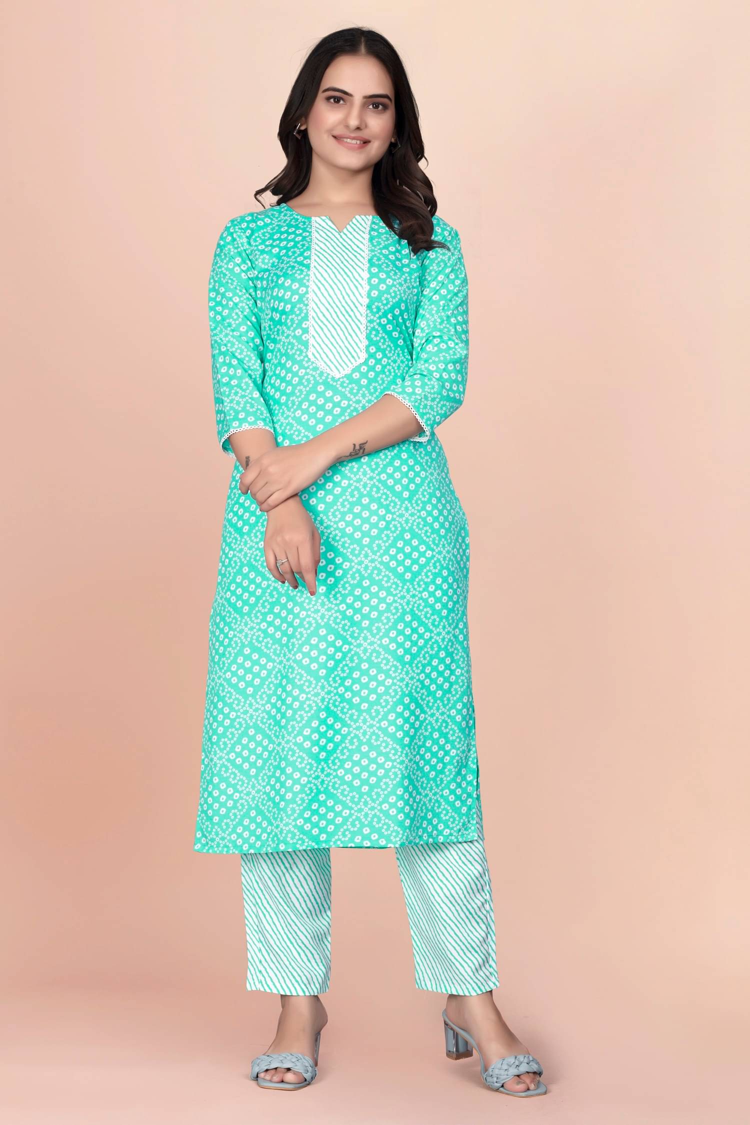 Apnisha Women's Cotton Blend Printed Kurti With Pants ( Turquoise ) Apnisha Women's Cotton Blend Printed Kurti With Pants ( Turquoise )