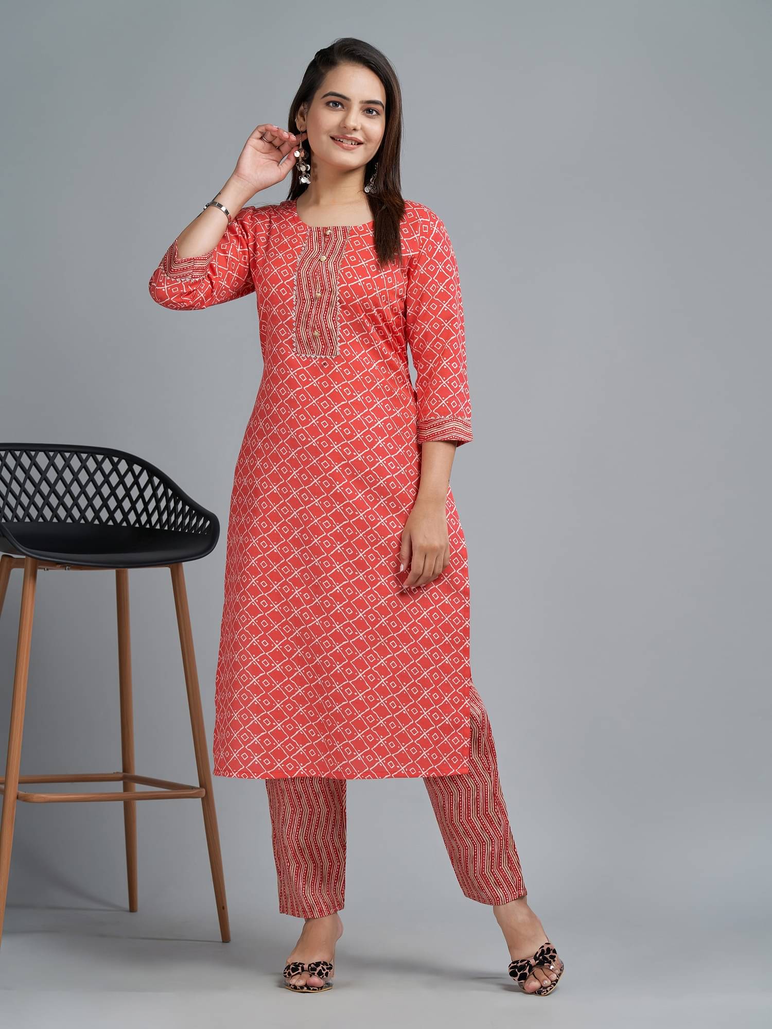 Apnisha Women's Cotton Blend Printed Kurti With Pants ( Orange ) Apnisha Women's Cotton Blend Printed Kurti With Pants ( Orange )
