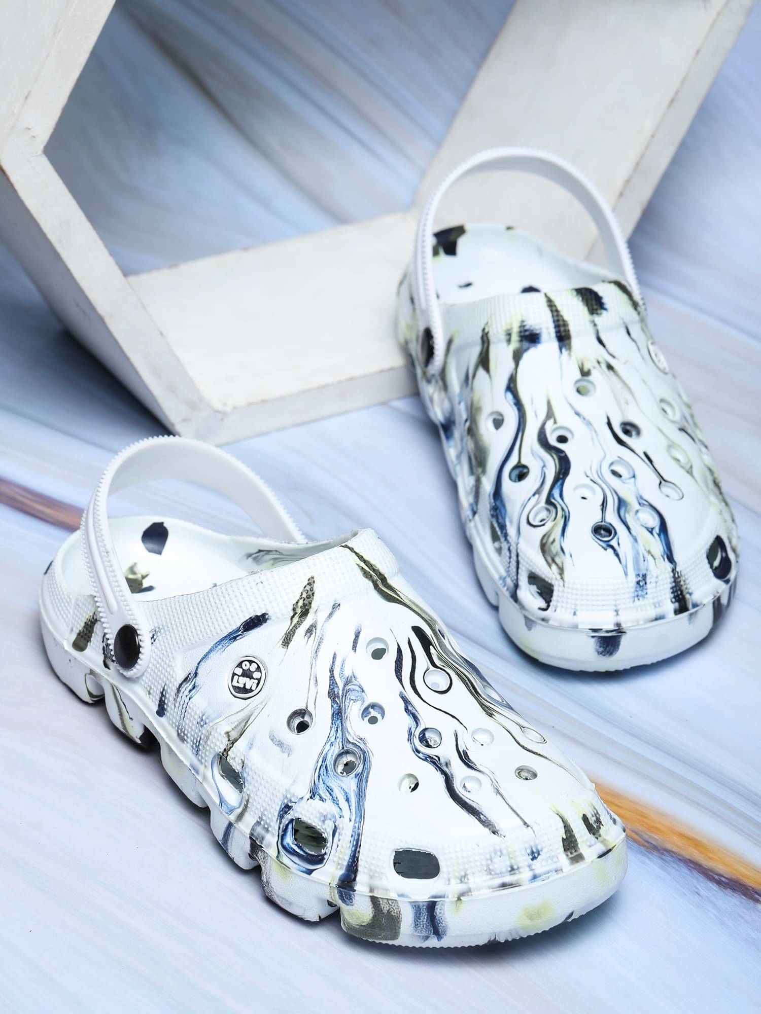     			lyvi Multi Color Men's Slide Flip Flop