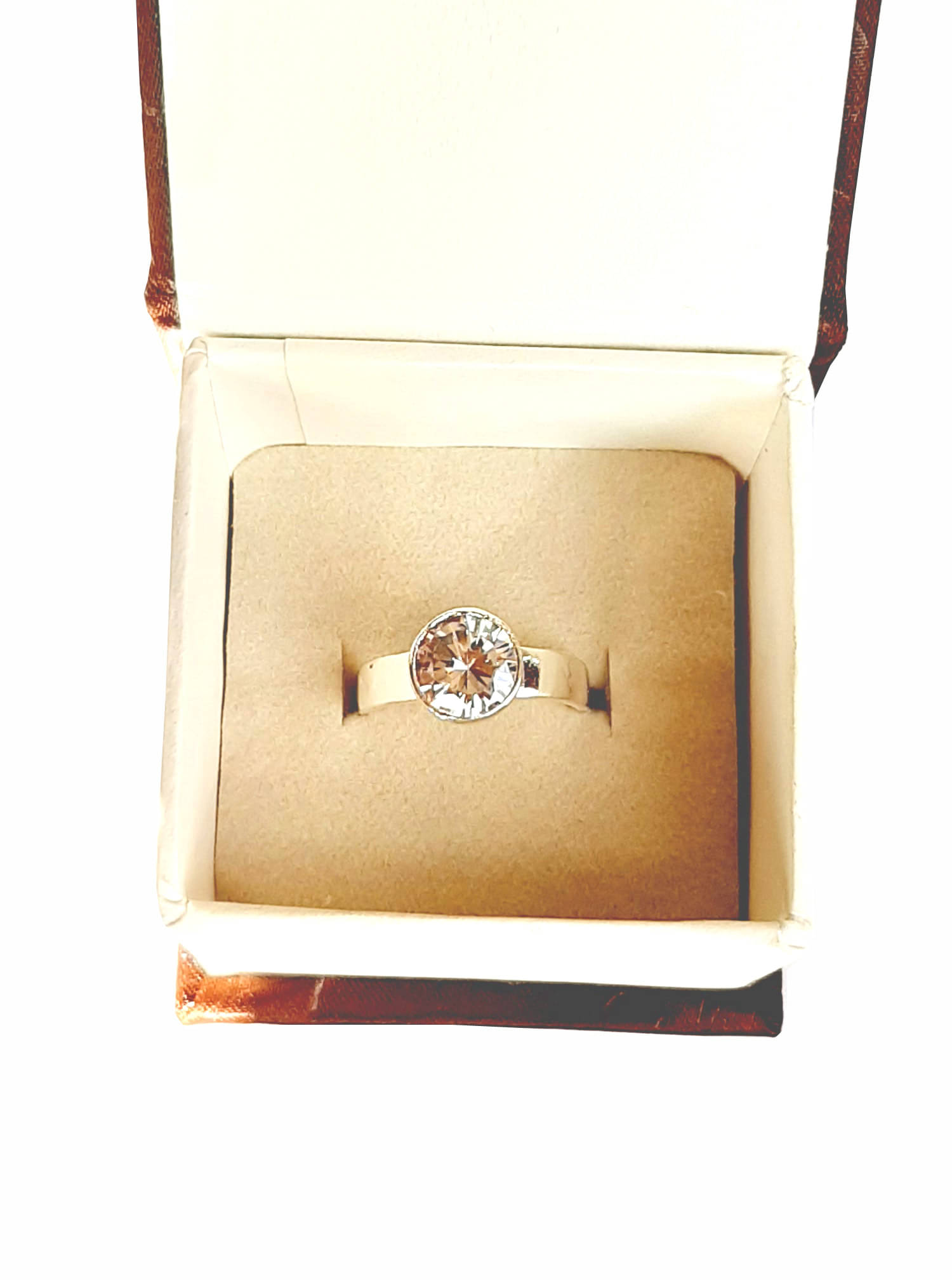     			NATURAL AND CERTIFIED ZIRCON SILVER PLATED ADJUSTABLE RING