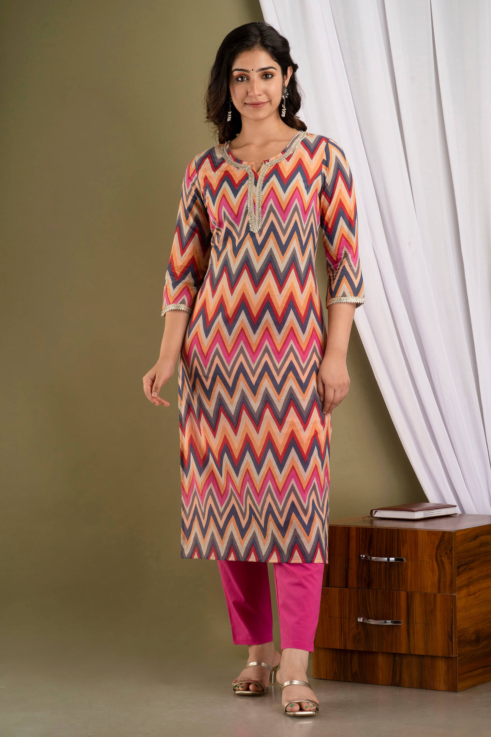     			Shivaradhya designers Women's Cotton Printed Kurti With Pants ( Multicoloured )