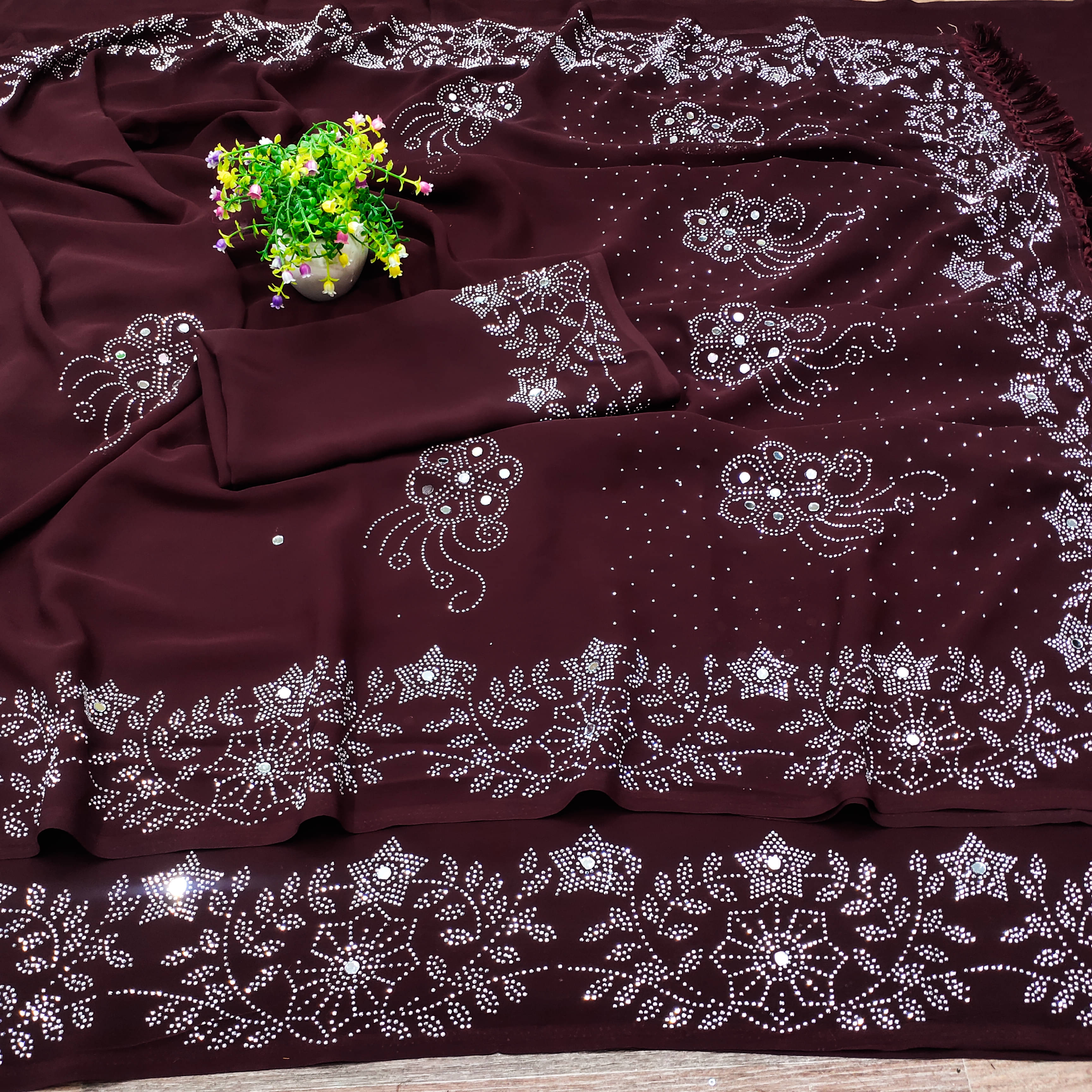     			XOOM LADY Georgette Embellished Saree With Unstitched Blouse Piece ( Maroon )