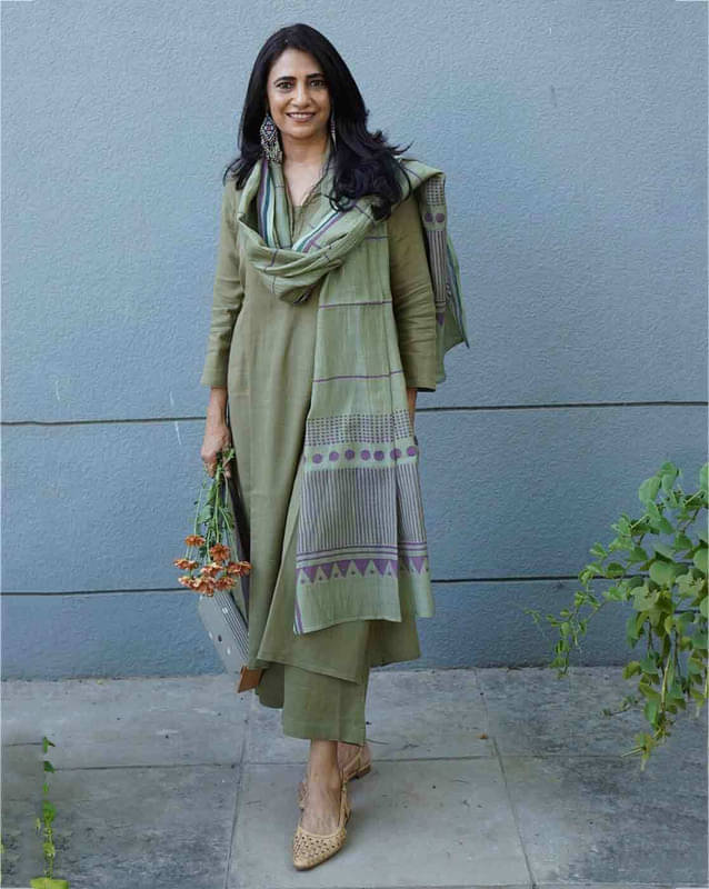     			piludi Women's Viscose Solid Kurti With Pants ( Green )