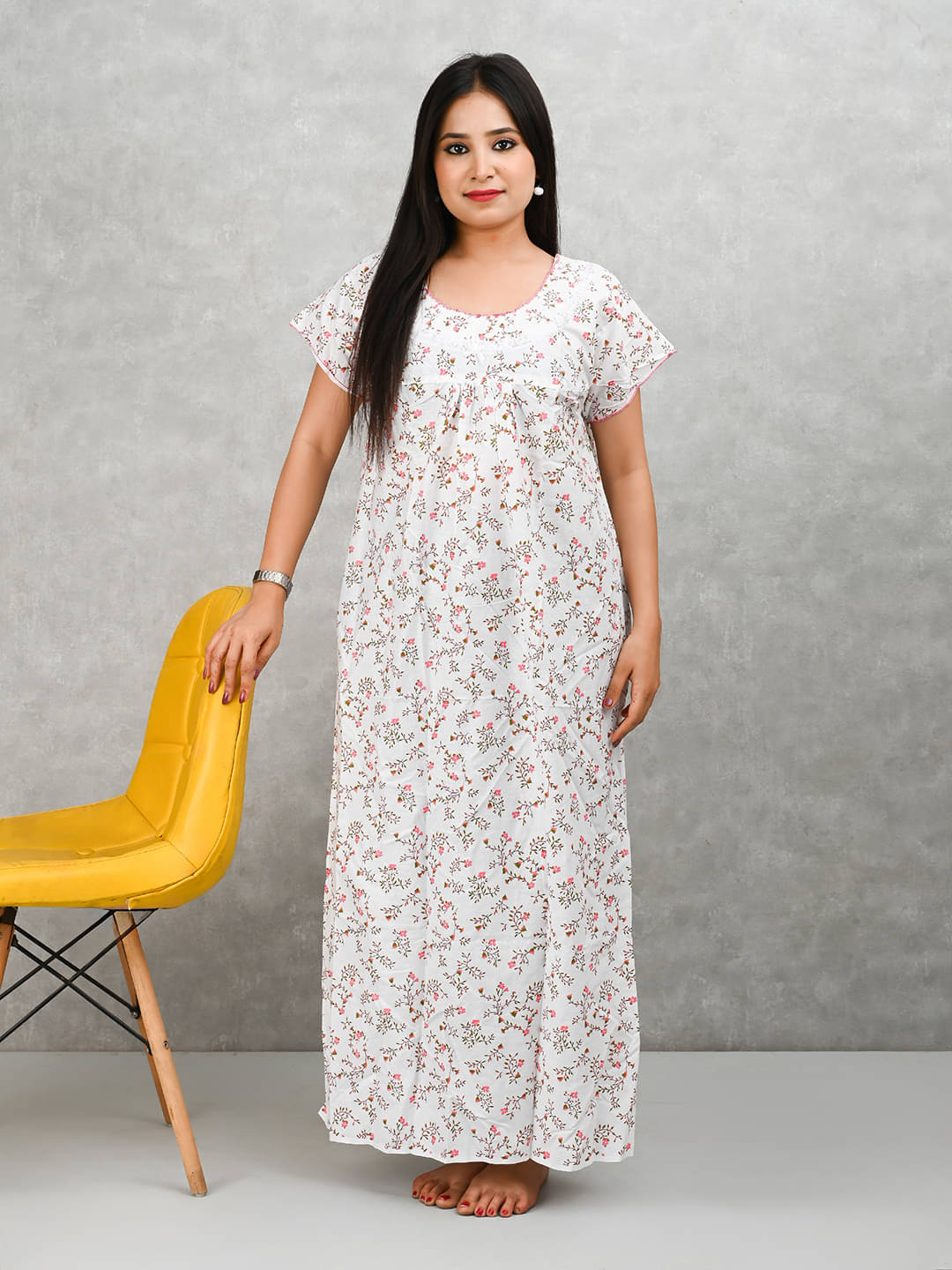     			Apratim White Cotton Women's Nightwear Nighty & Night Gowns ( Pack of 1 )