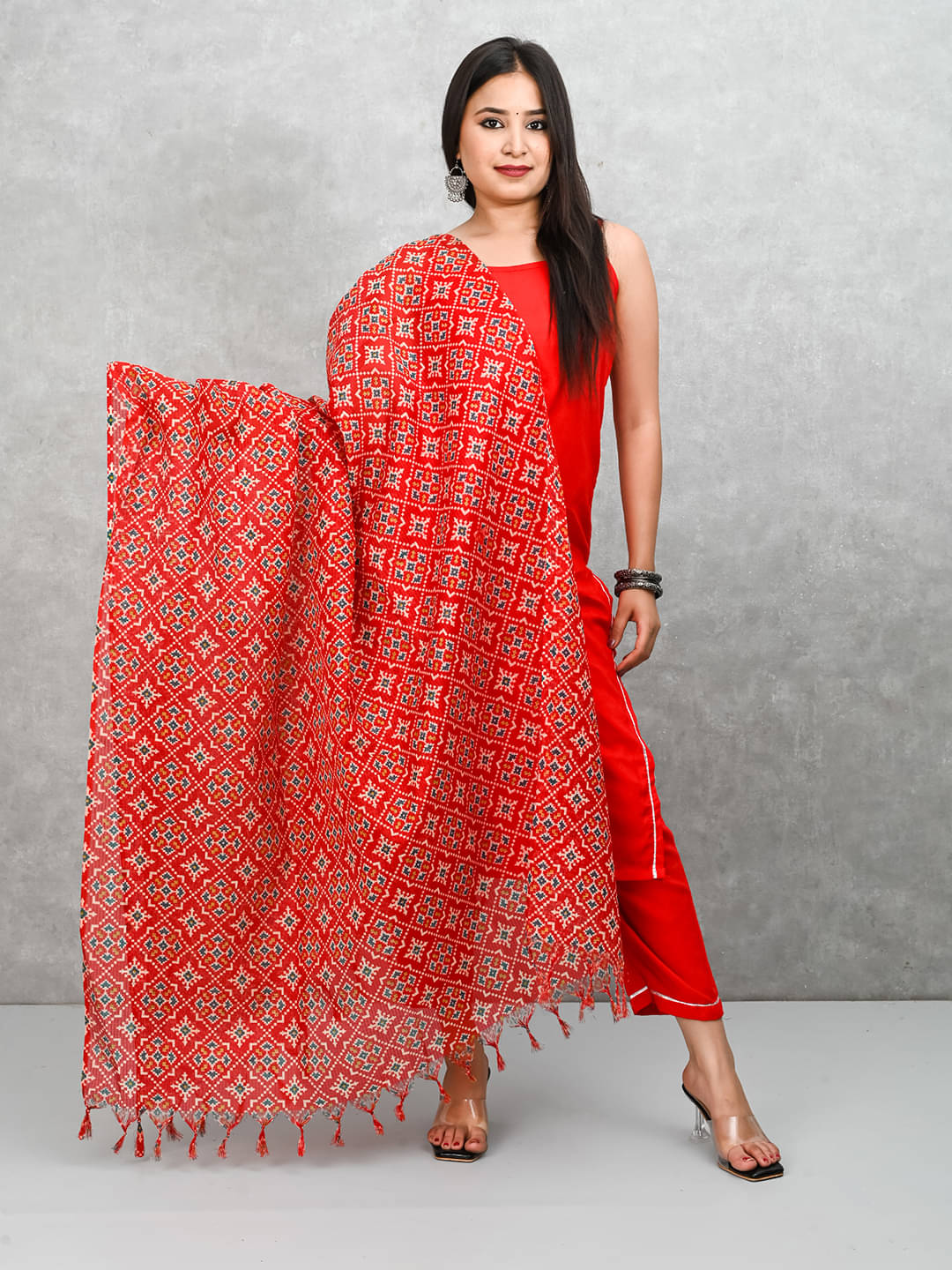     			Apratim Women Cotton Blend Dupatta ( Red , Pack of 1 )