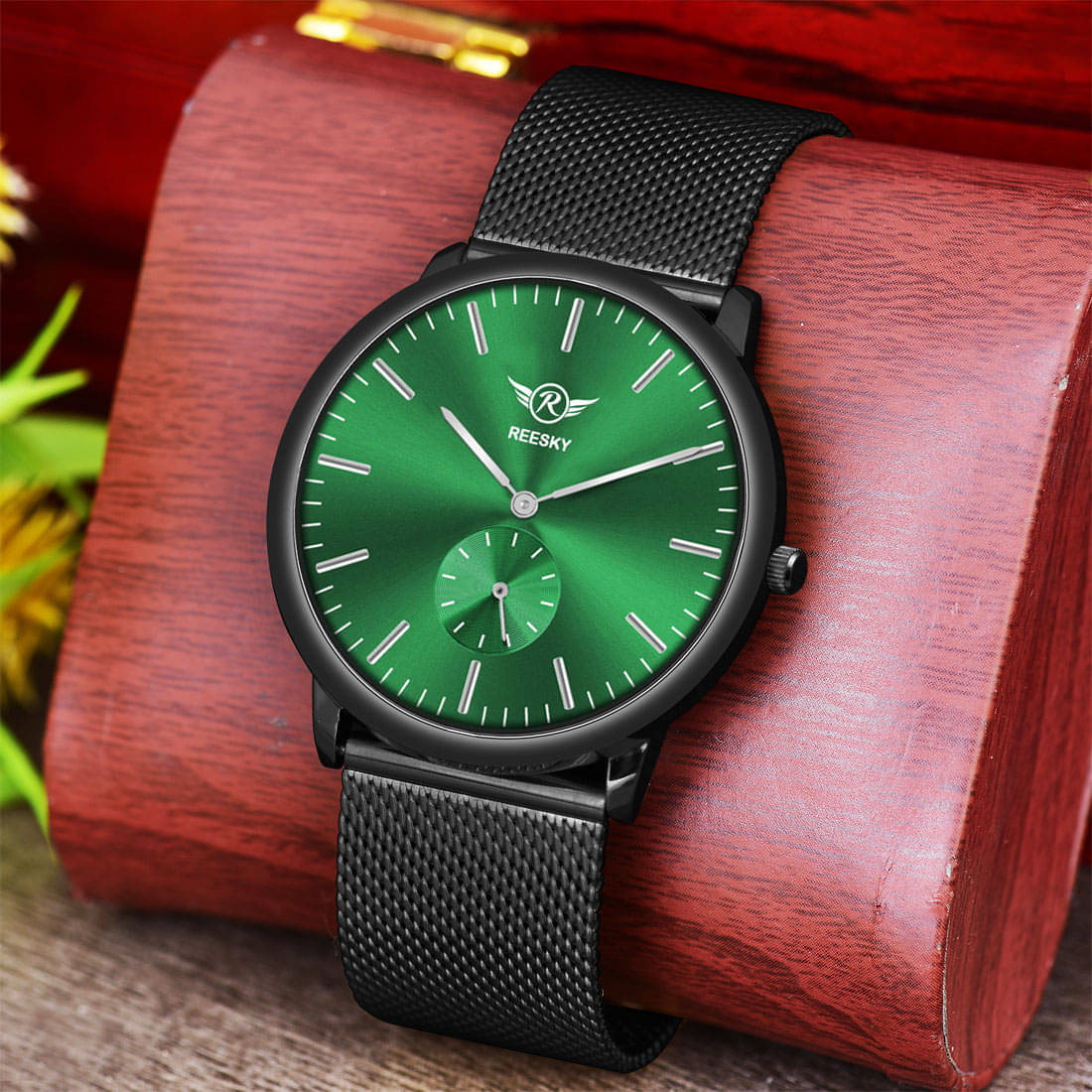     			REESKY Black Brass Analog Men's Watch