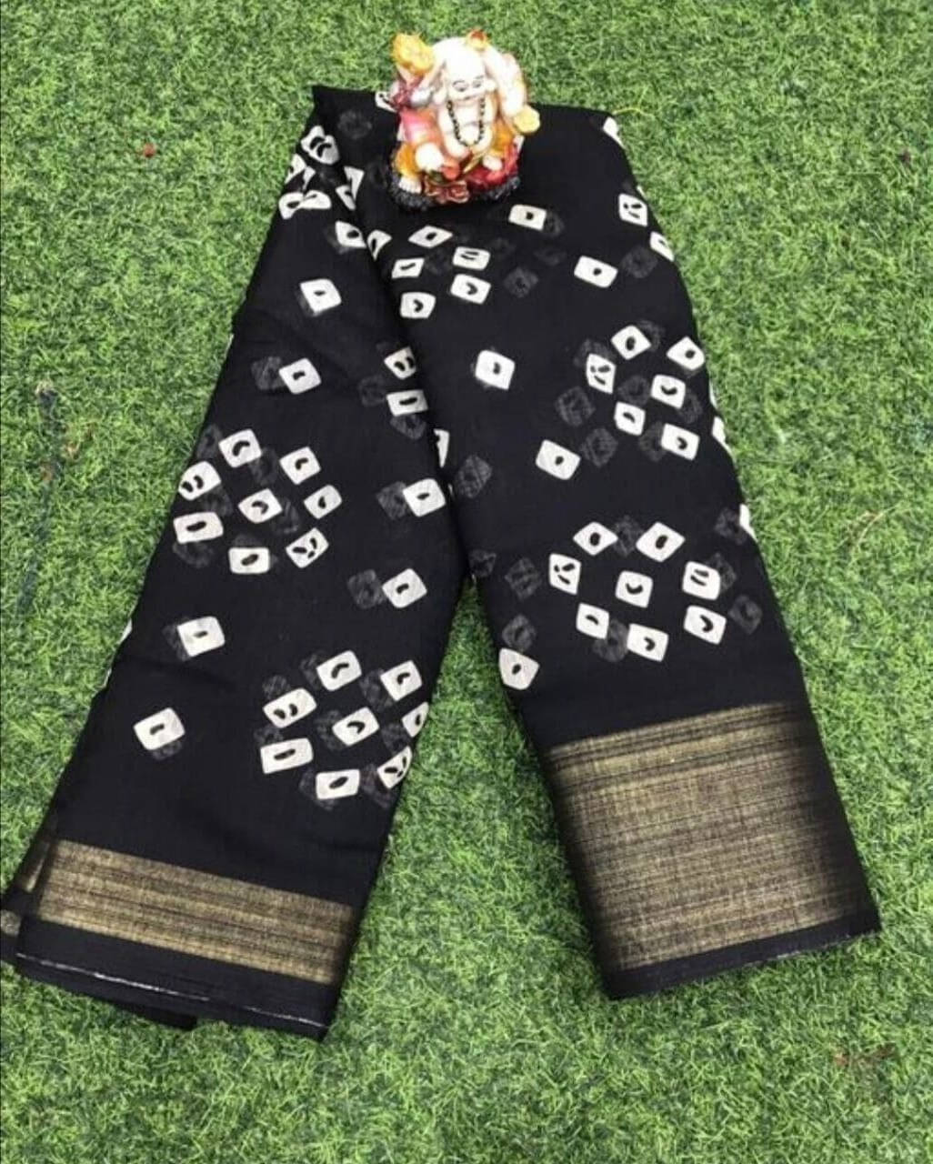 Suali Cotton Blend Printed Saree With Unstitched Blouse Piece ( Black ) Suali Cotton Blend Printed Saree With Unstitched Blouse Piece ( Black )