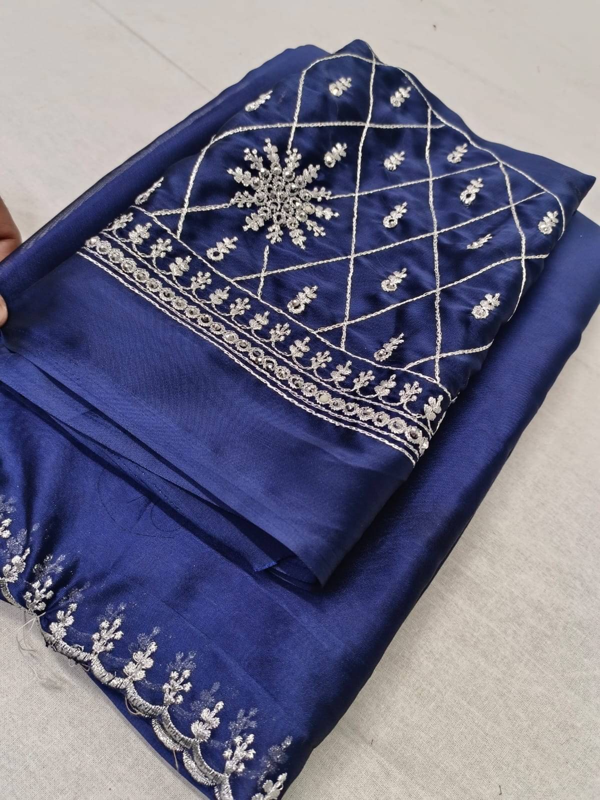 Sureta Art Silk Embellished Saree With Unstitched Blouse Piece ( Navy Blue ) Sureta Art Silk Embellished Saree With Unstitched Blouse Piece ( Navy Blue )