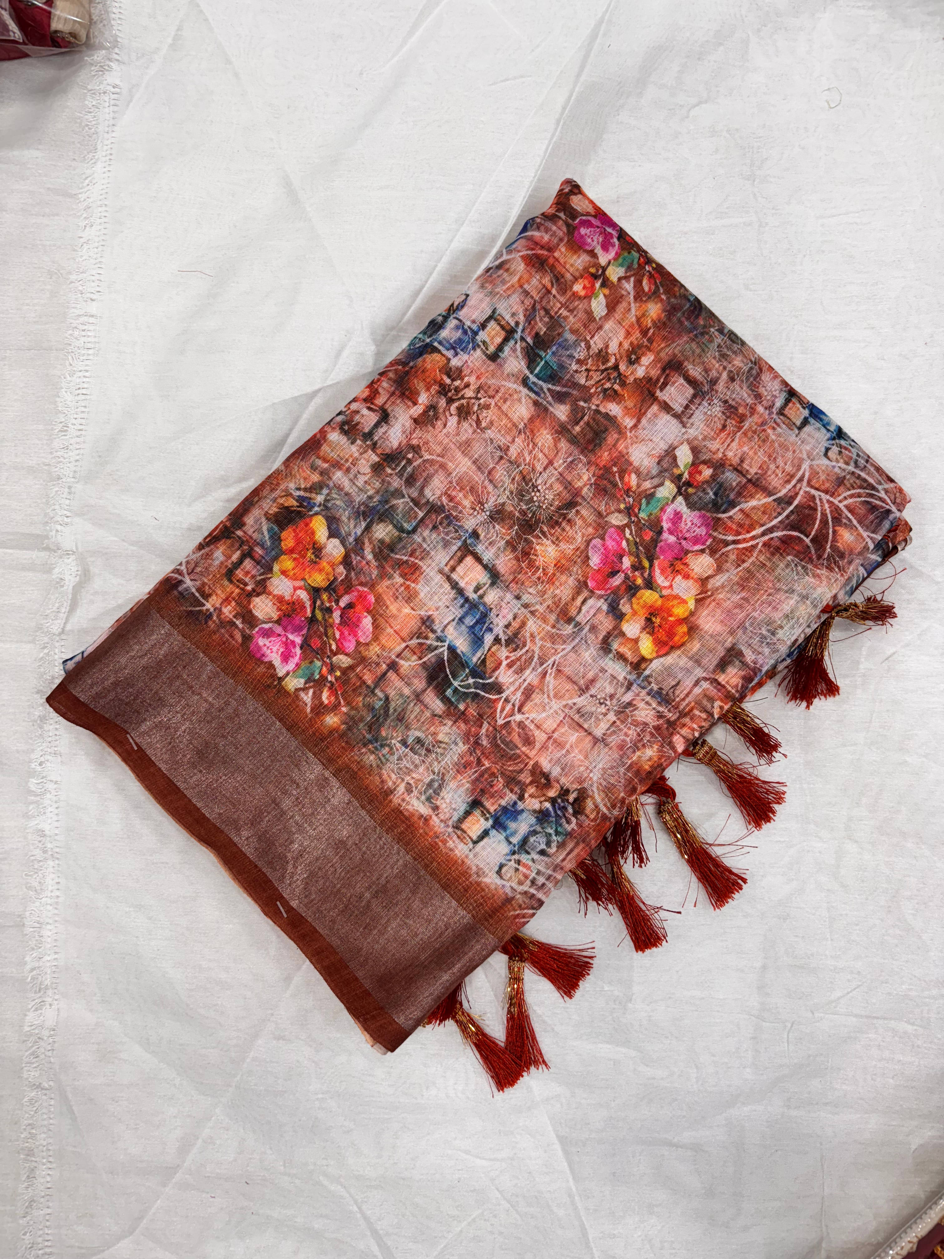    			Sureta Cotton Blend Printed Saree With Unstitched Blouse Piece ( Brown )