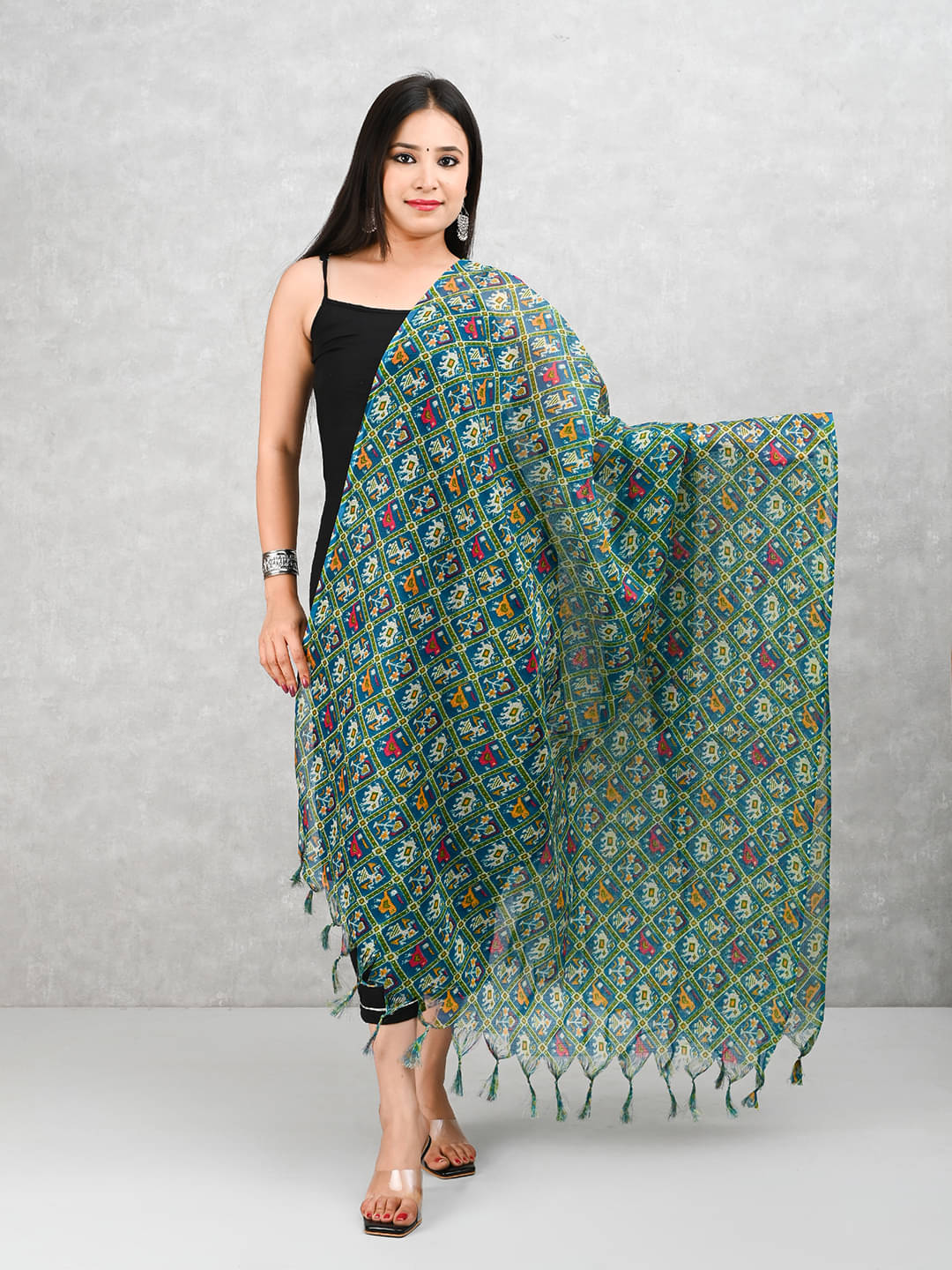     			Apratim Women Cotton Blend Dupatta ( Green , Pack of 1 )