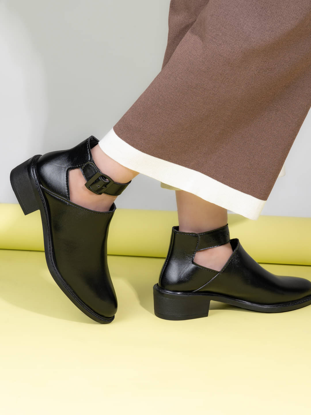     			Fentacia Black Women's Ankle Length Boots