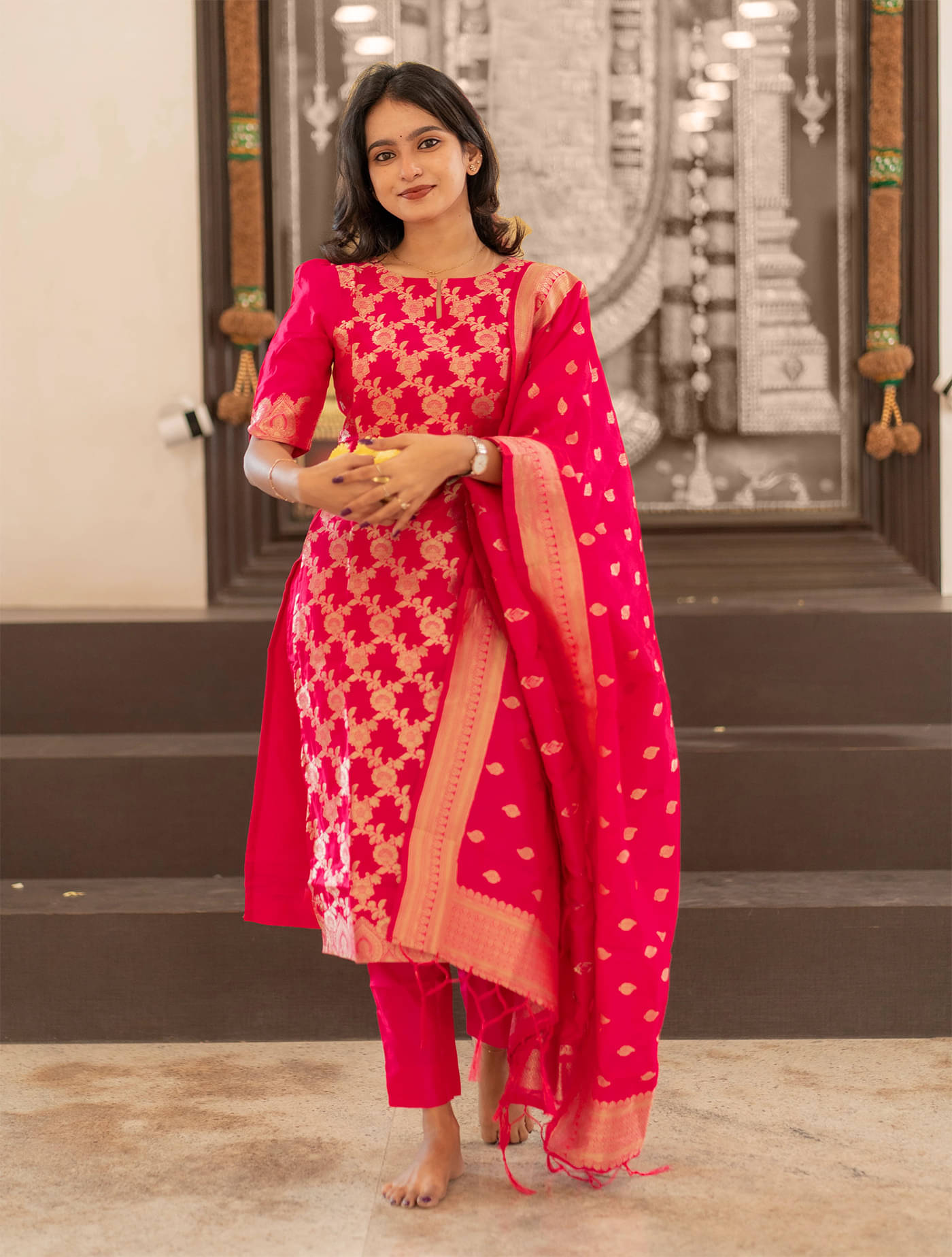     			Trijal Fab Women's Banarasi Printed Kurti With Pants ( Pink )