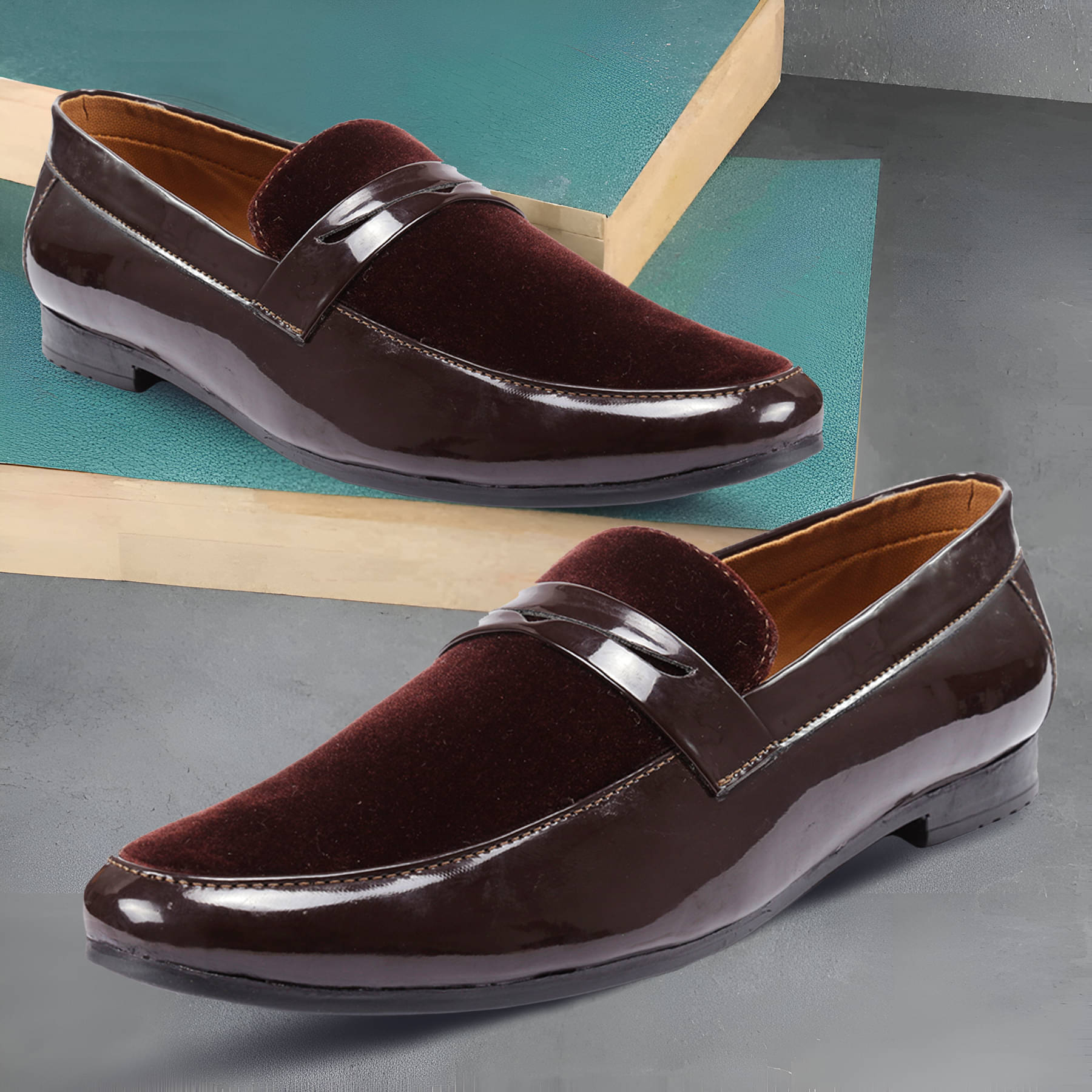     			YUVRATO BAXI Brown Men's Slip on