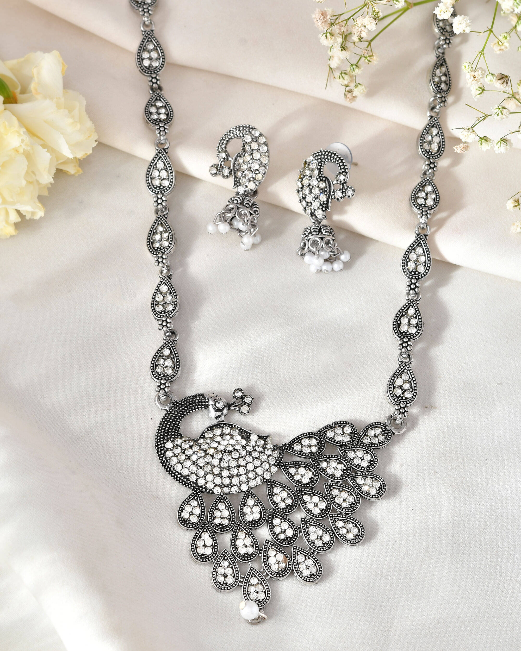     			Jewels Nest Silver Stainless Steel Necklace Set ( Pack of 1 )