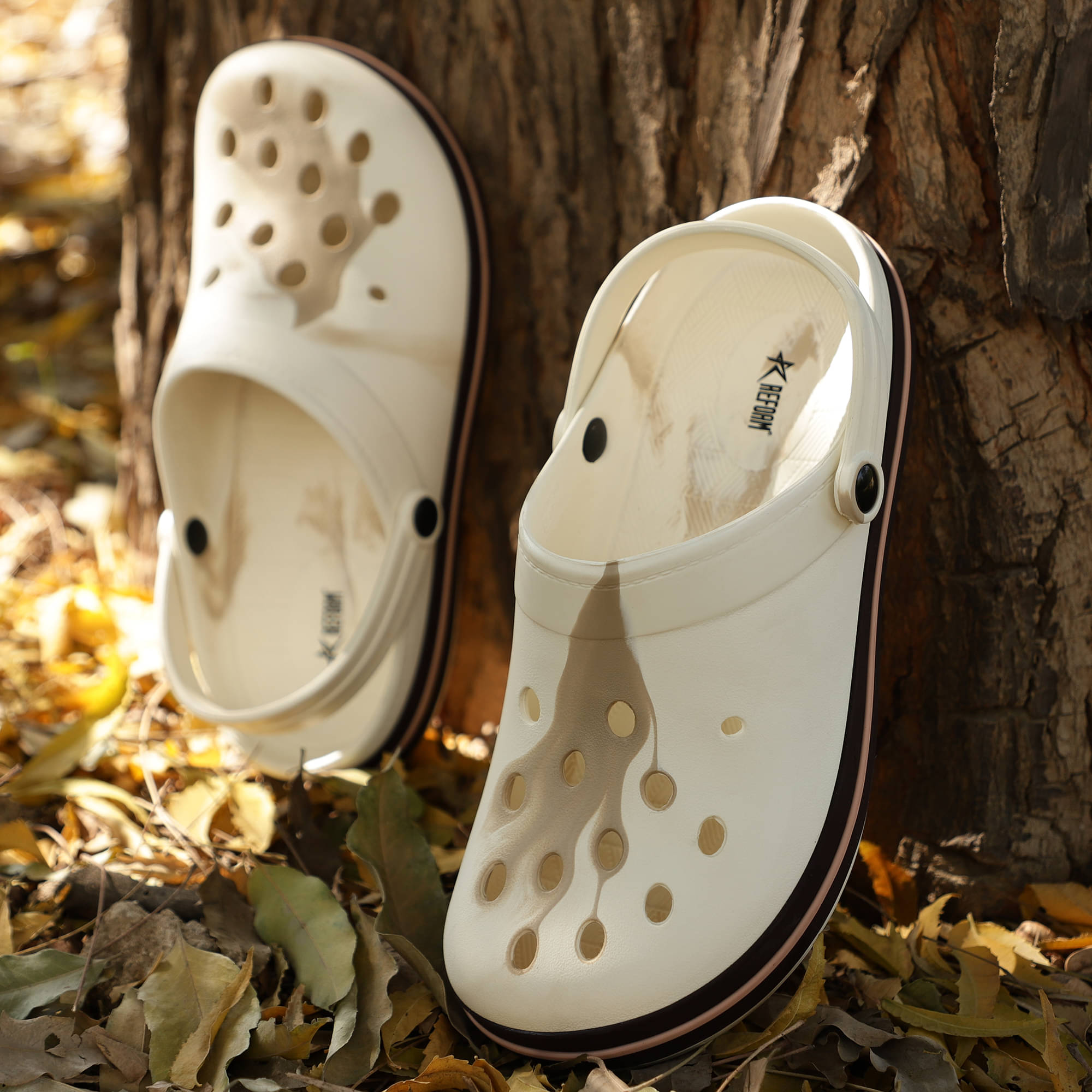     			REFOAM - Beige Men's Clogs