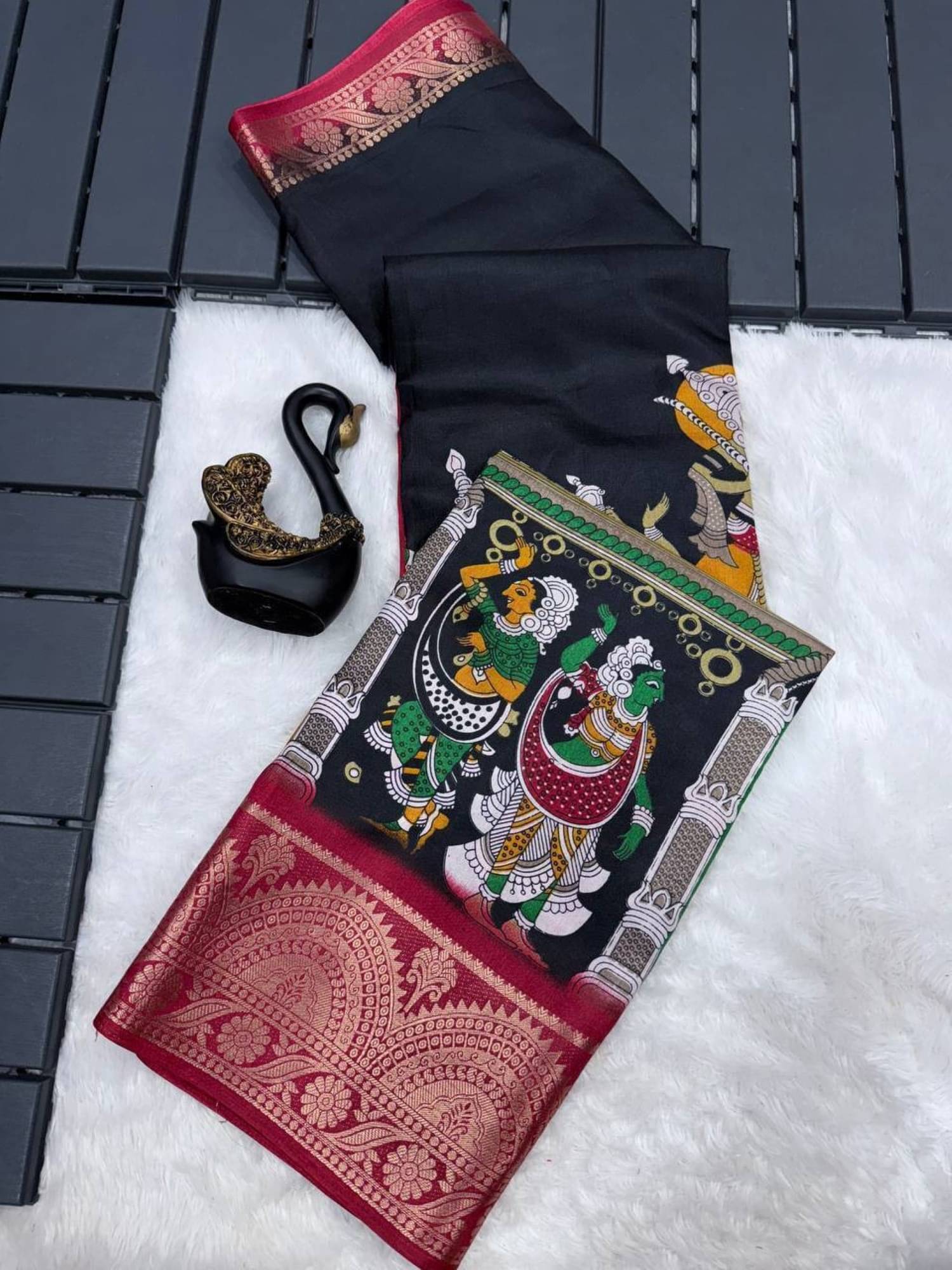 TARTAM Art Silk Printed Saree With Unstitched Blouse Piece ( Black ) TARTAM Art Silk Printed Saree With Unstitched Blouse Piece ( Black )