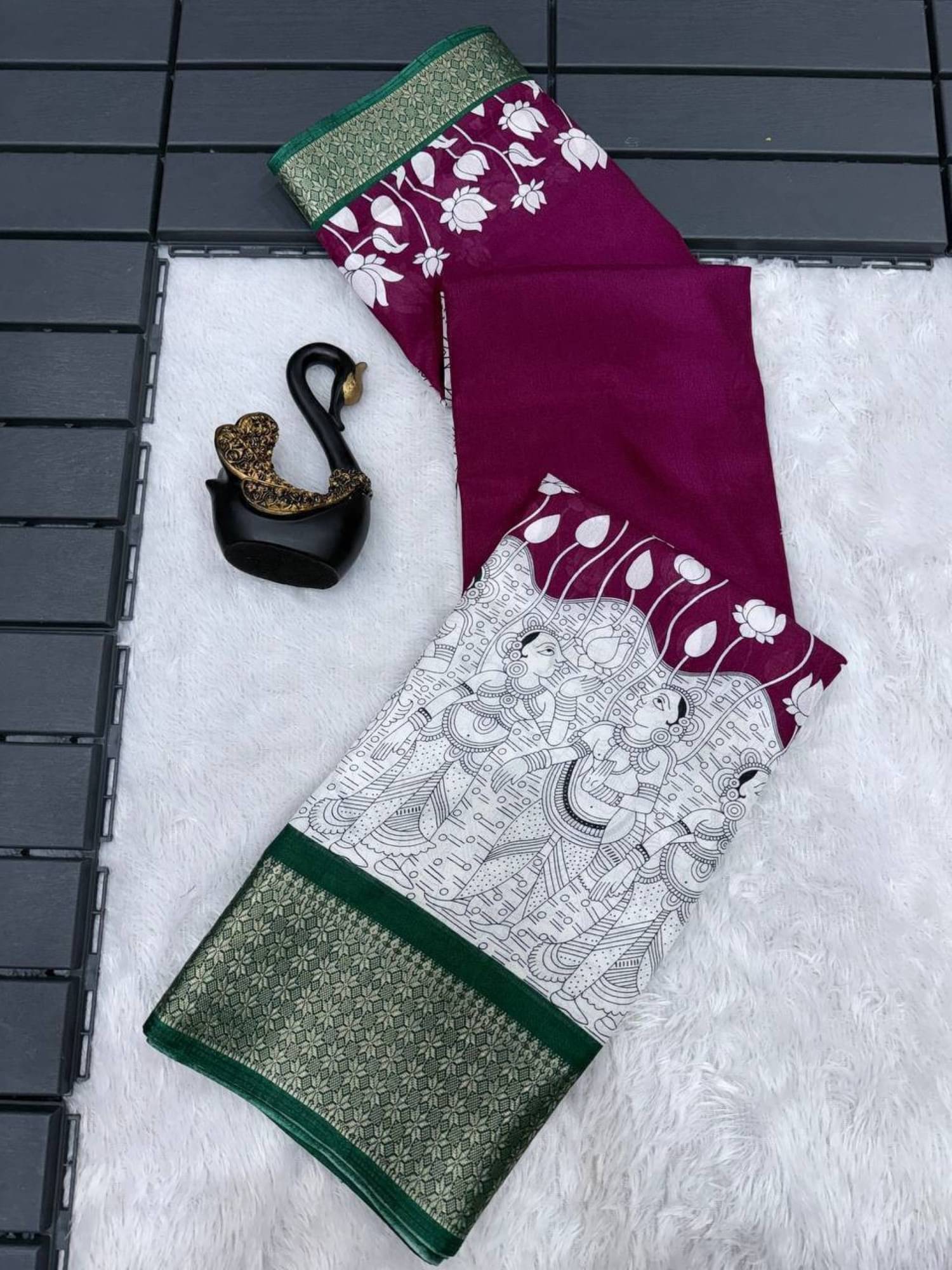TARTAM Art Silk Printed Saree With Unstitched Blouse Piece ( Magenta ) TARTAM Art Silk Printed Saree With Unstitched Blouse Piece ( Magenta )
