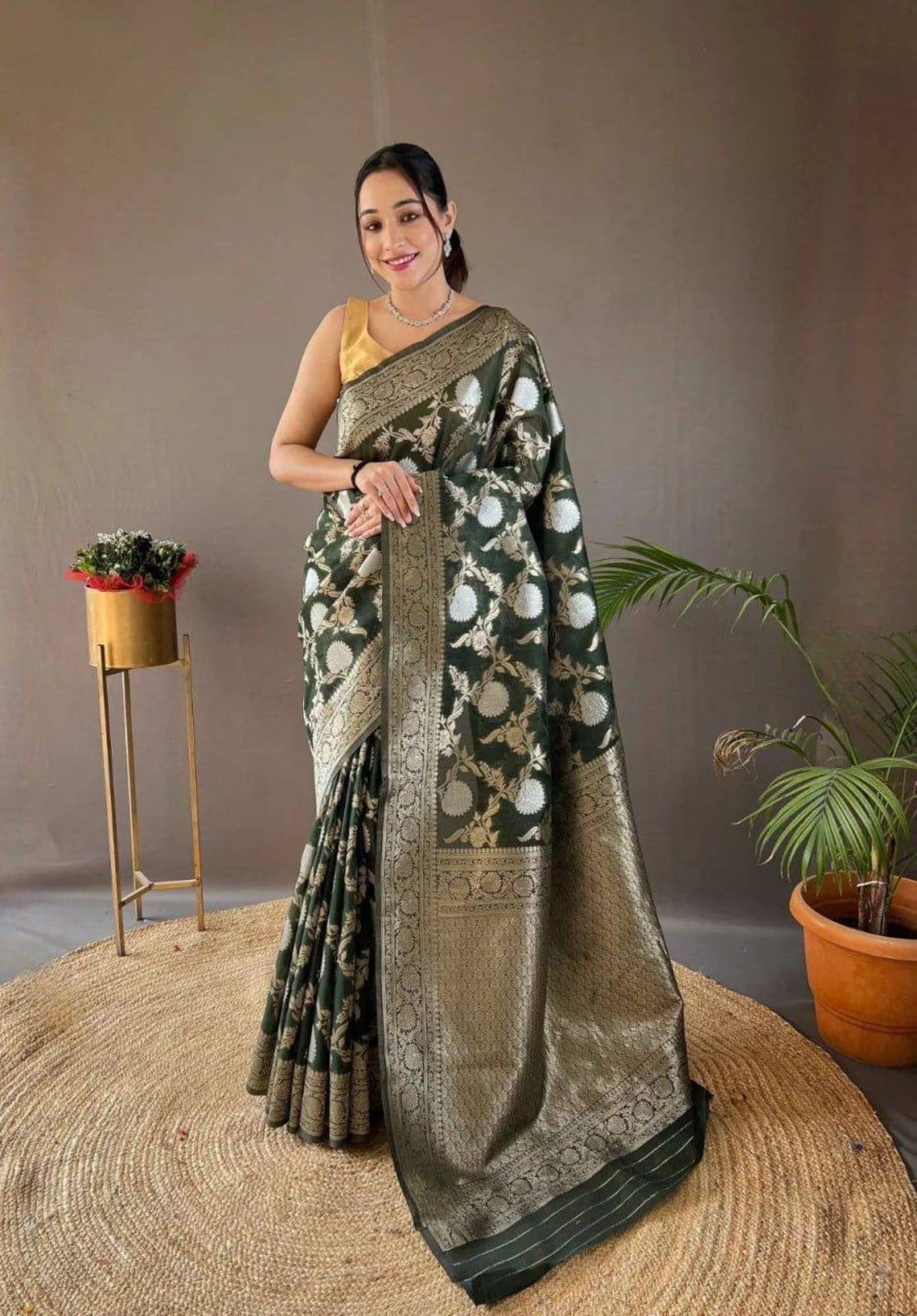 TARTAM Linen Woven Saree With Unstitched Blouse Piece ( Green ) TARTAM Linen Woven Saree With Unstitched Blouse Piece ( Green )