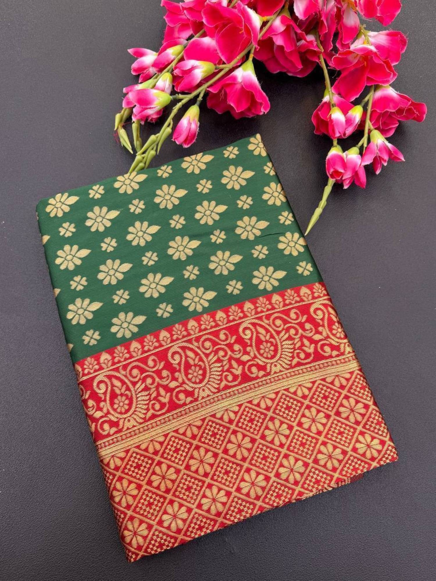 TARTAM Silk Printed Saree With Unstitched Blouse Piece ( Green ) TARTAM Silk Printed Saree With Unstitched Blouse Piece ( Green )