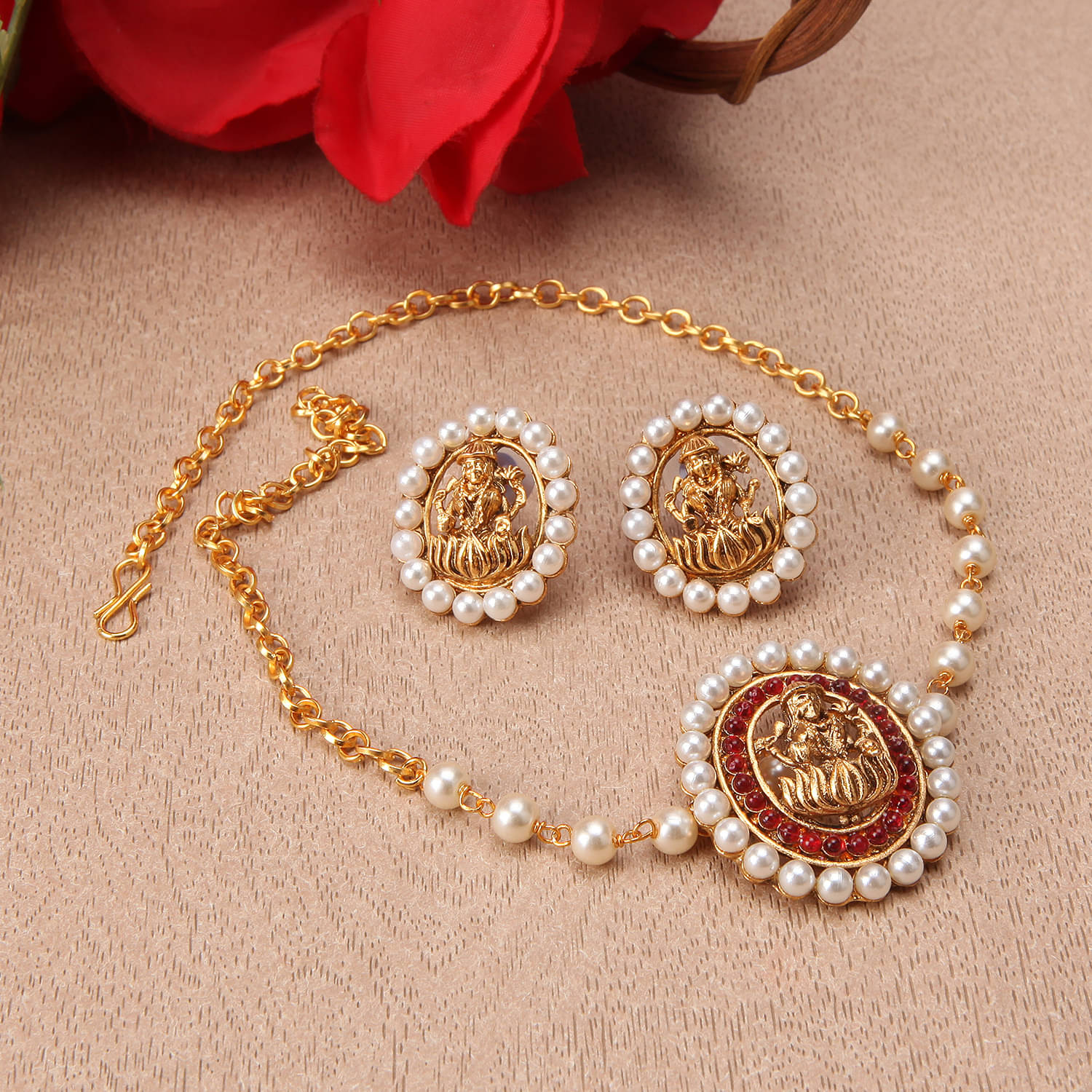     			raajis Red Alloy Necklace Set ( Pack of 1 )