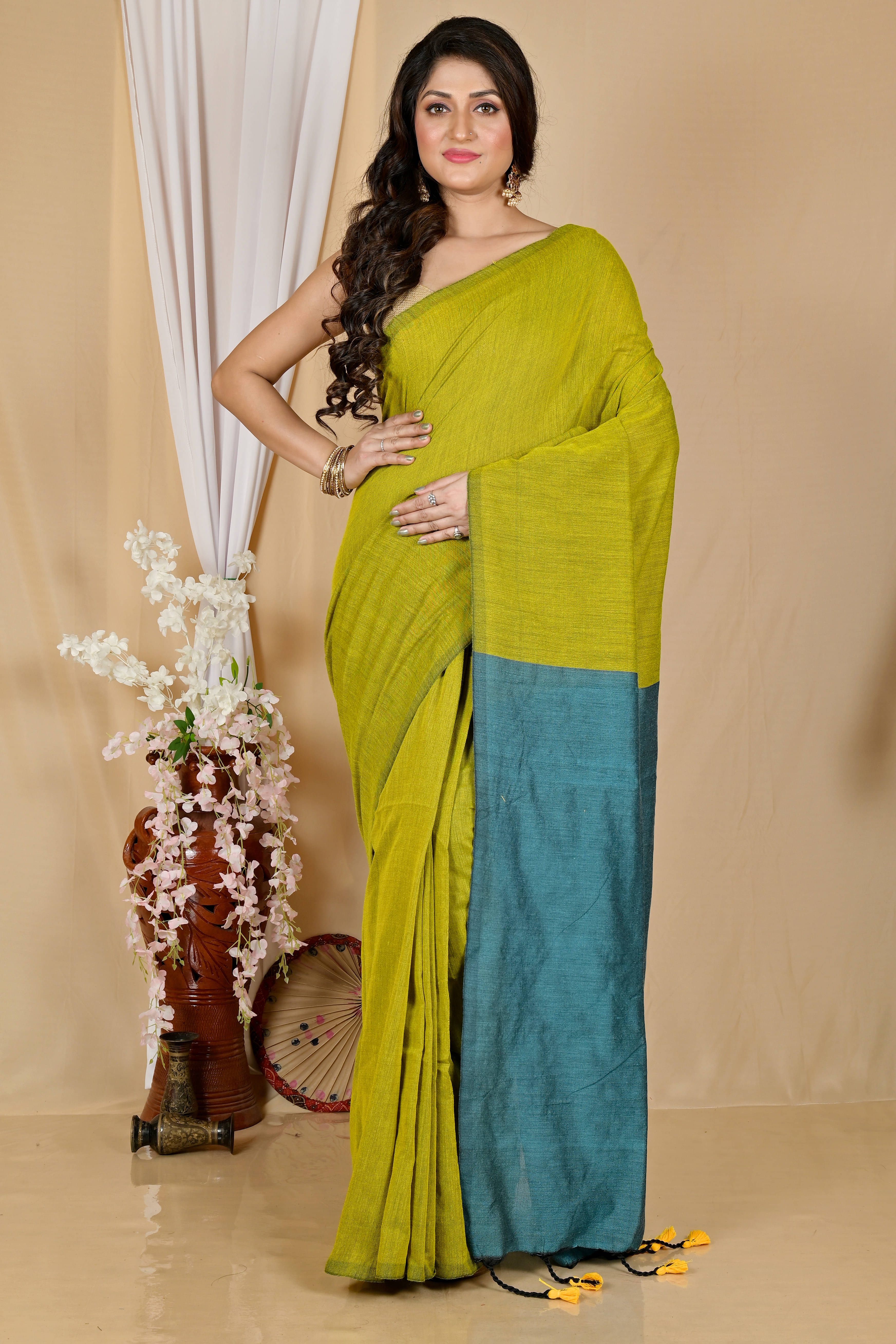 BRYNBRIT Cotton Blend Colorblock Saree With Unstitched Blouse Piece ( Sea Green ) BRYNBRIT Cotton Blend Colorblock Saree With Unstitched Blouse Piece ( Sea Green )