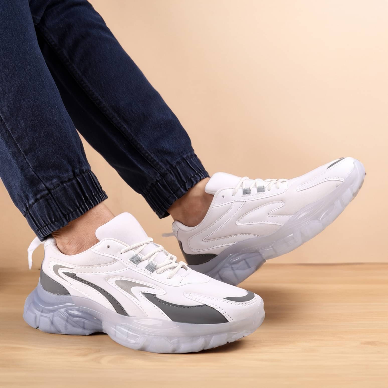     			BXXY Sports Running Lace White Men's Sports Running Shoes