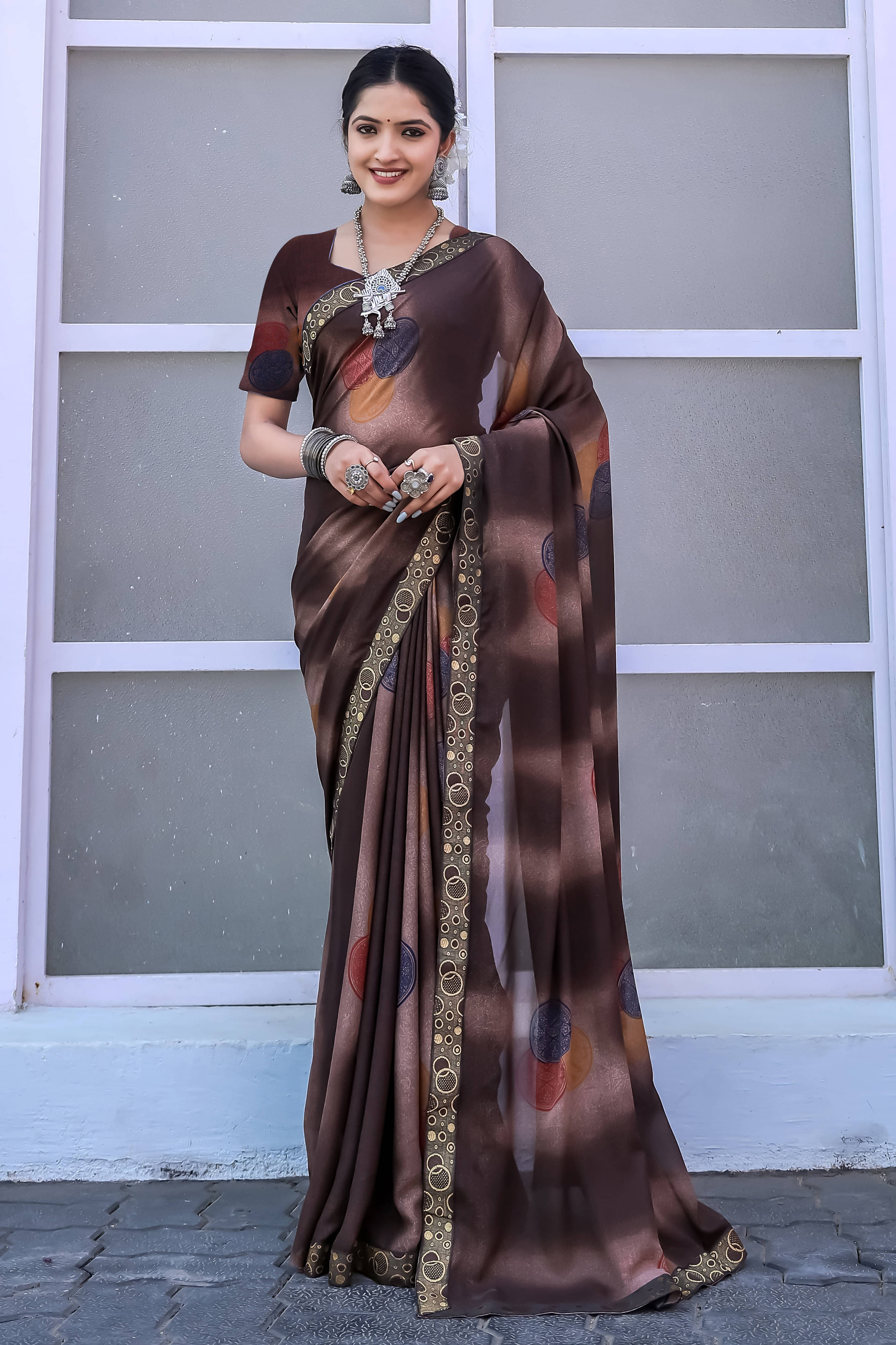 Maayro Georgette Printed Saree With Unstitched Blouse Piece ( Brown ) Maayro Georgette Printed Saree With Unstitched Blouse Piece ( Brown )