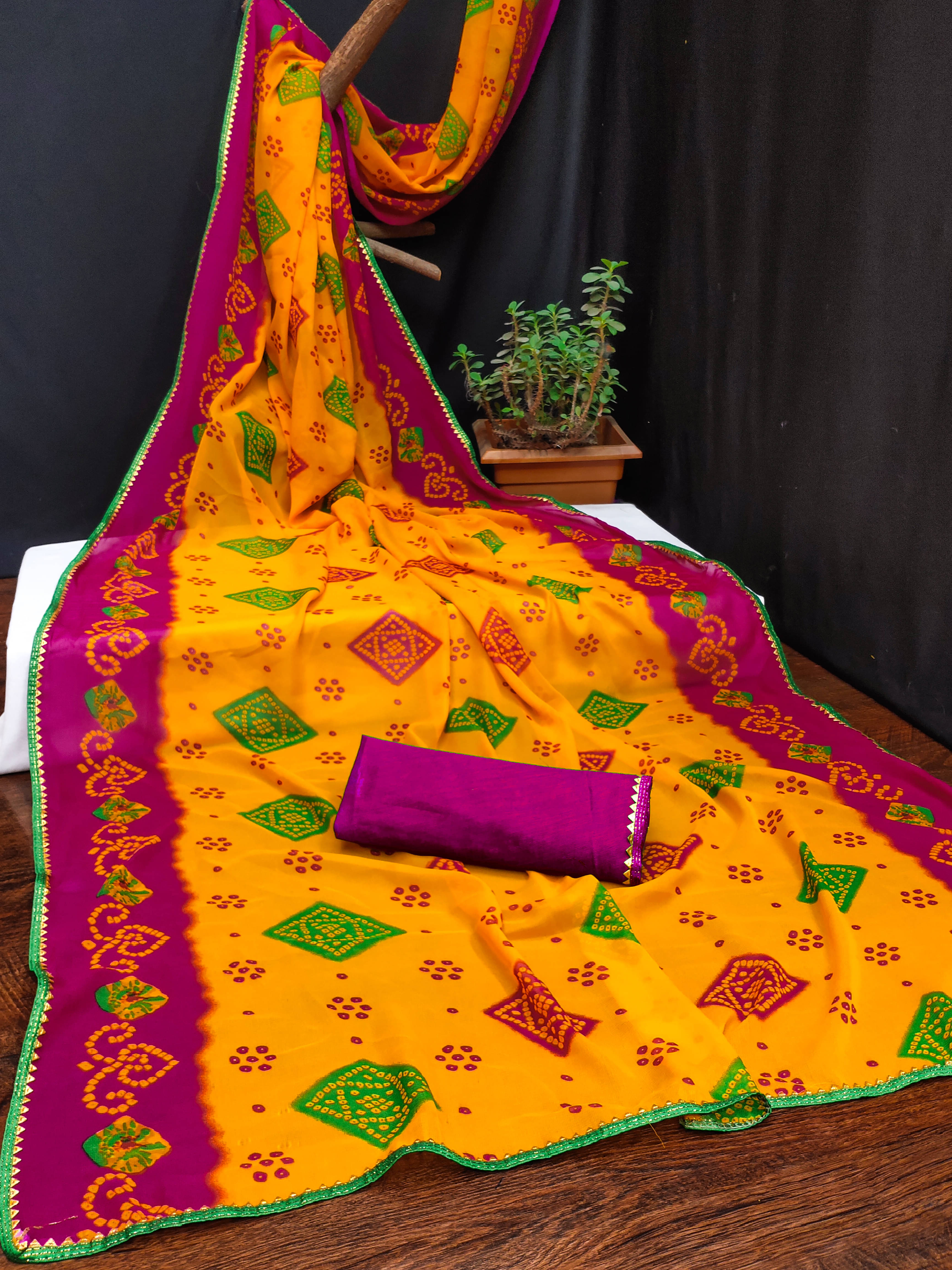 Maayro Georgette Printed Saree With Unstitched Blouse Piece ( Wine ) Maayro Georgette Printed Saree With Unstitched Blouse Piece ( Wine )