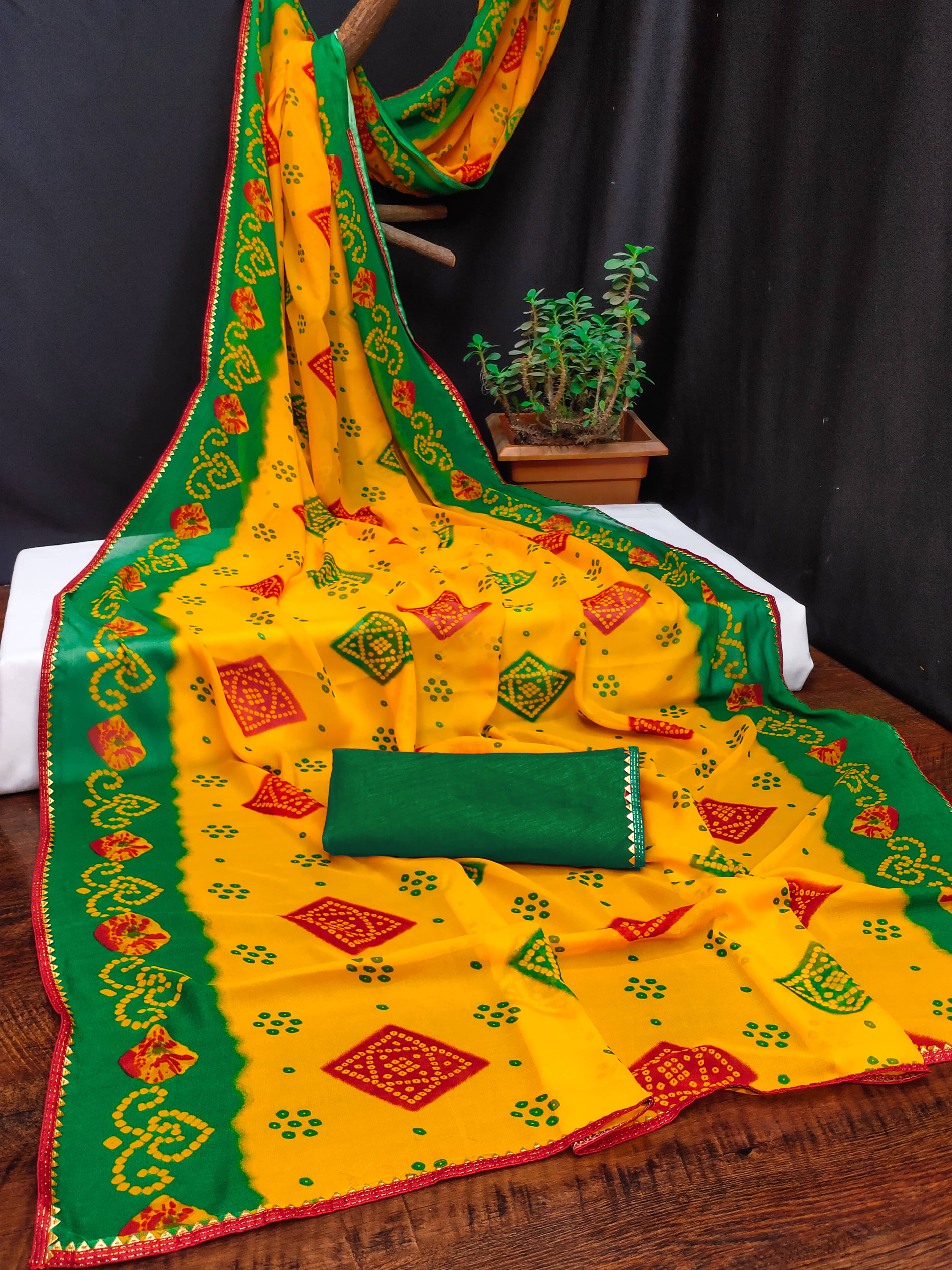 Maayro Georgette Printed Saree With Unstitched Blouse Piece ( Green ) Maayro Georgette Printed Saree With Unstitched Blouse Piece ( Green )