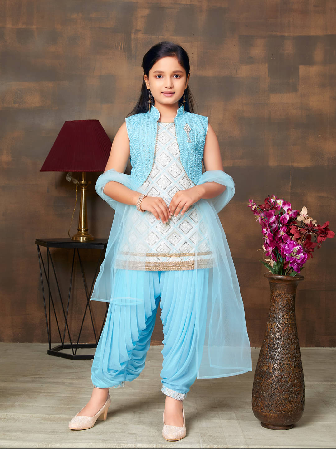     			Aarika Girls Silk Kurti with Salwar ( Pack of 1 , Sky Blue )