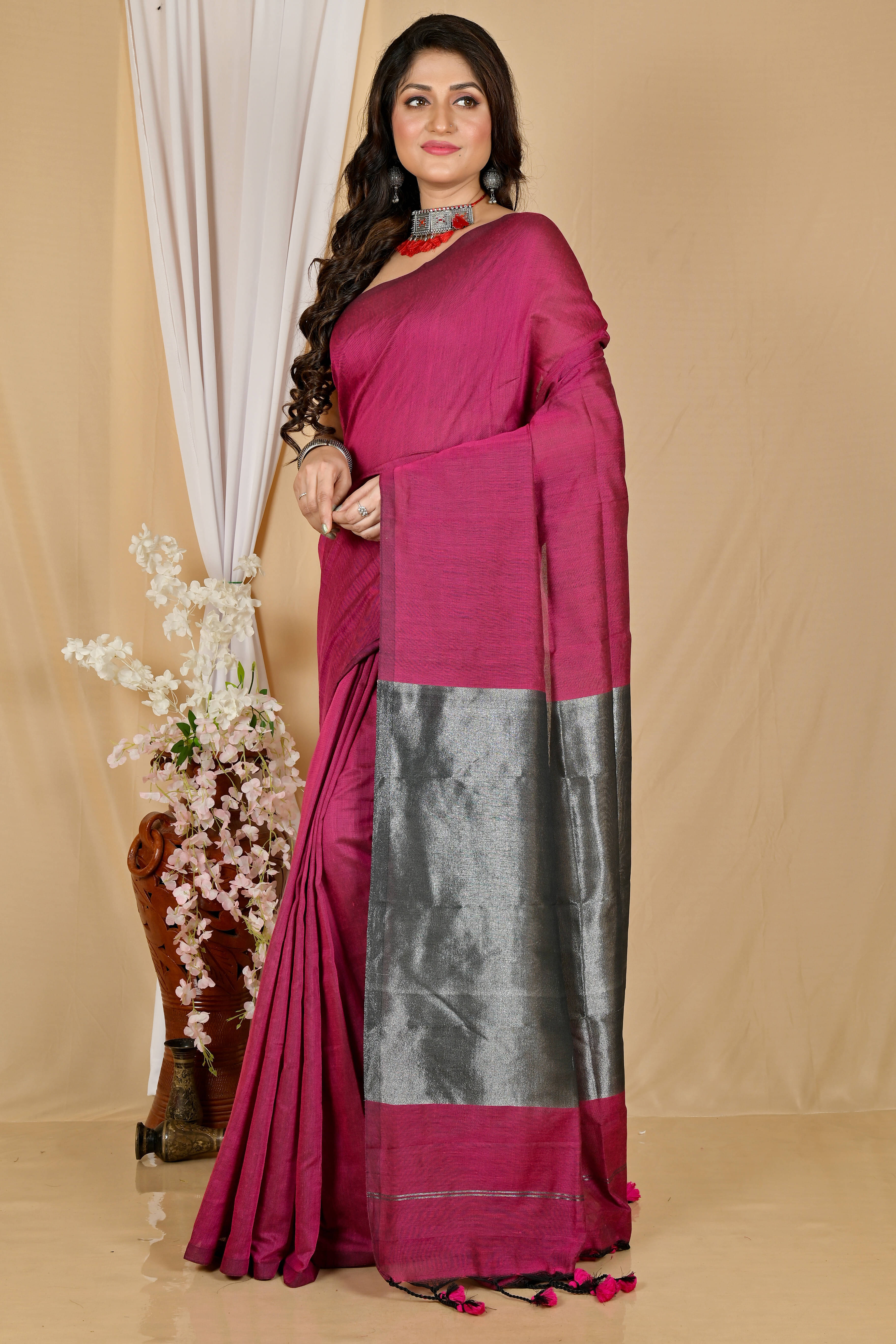 BRYNBRIT Cotton Blend Colorblock Saree With Unstitched Blouse Piece ( Rani ) BRYNBRIT Cotton Blend Colorblock Saree With Unstitched Blouse Piece ( Rani )
