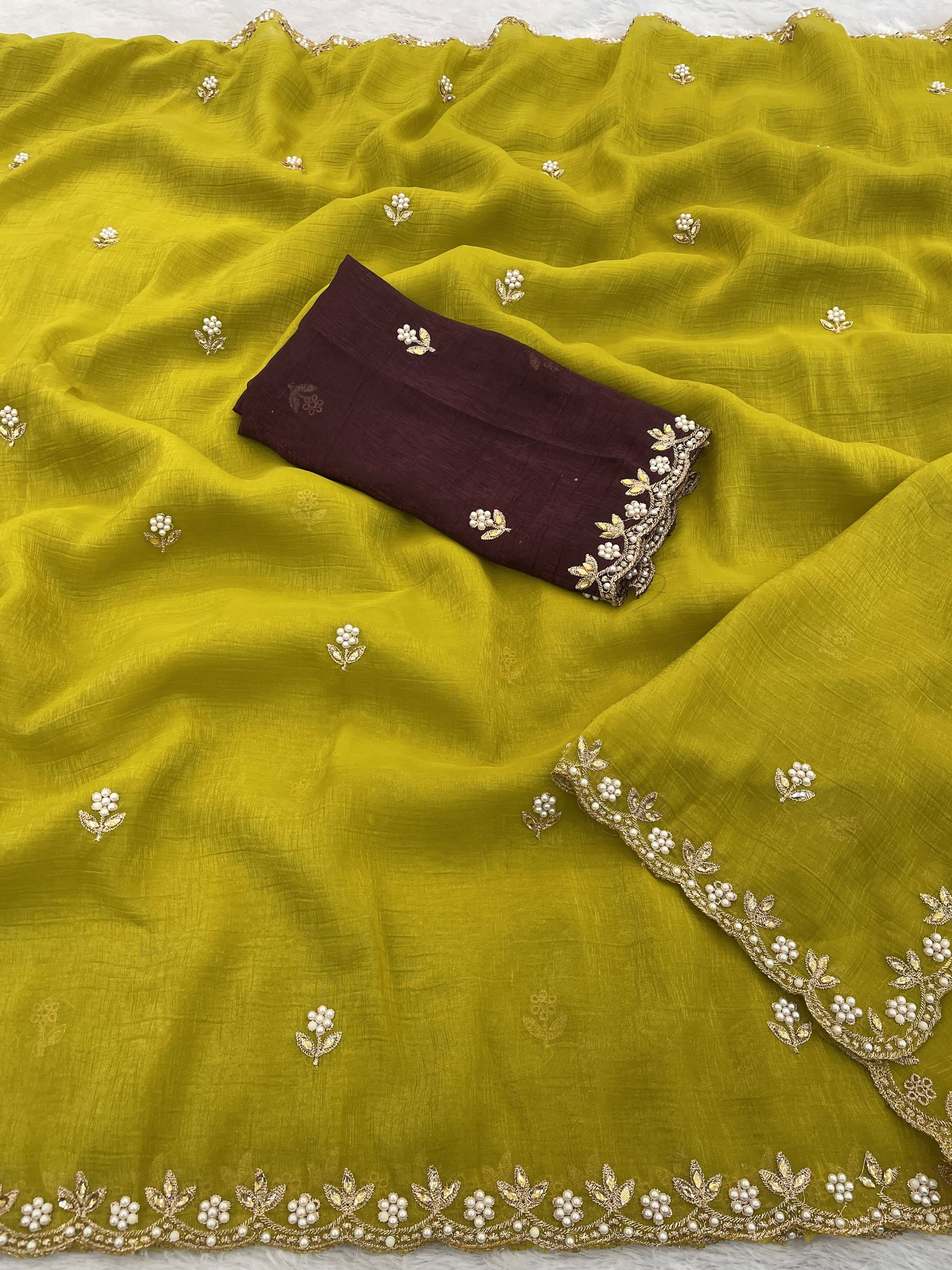     			Gullak Chiffon Embellished Saree With Unstitched Blouse Piece ( Purple )