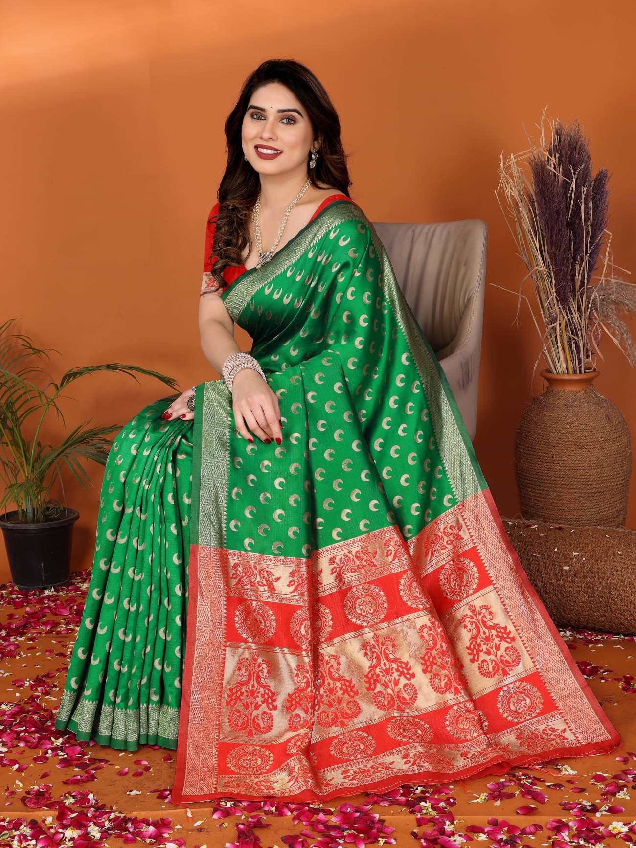     			HITESH ENTERPRISE Banarasi Silk Solid Saree With Unstitched Blouse Piece ( Green )