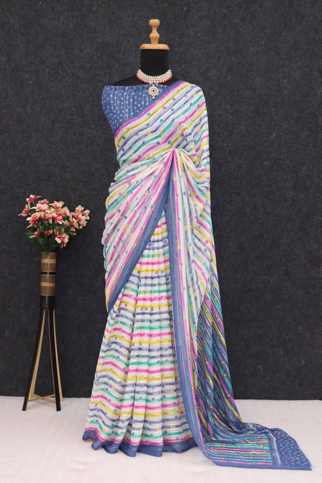     			JIRA Georgette Printed Saree With Unstitched Blouse Piece ( White )