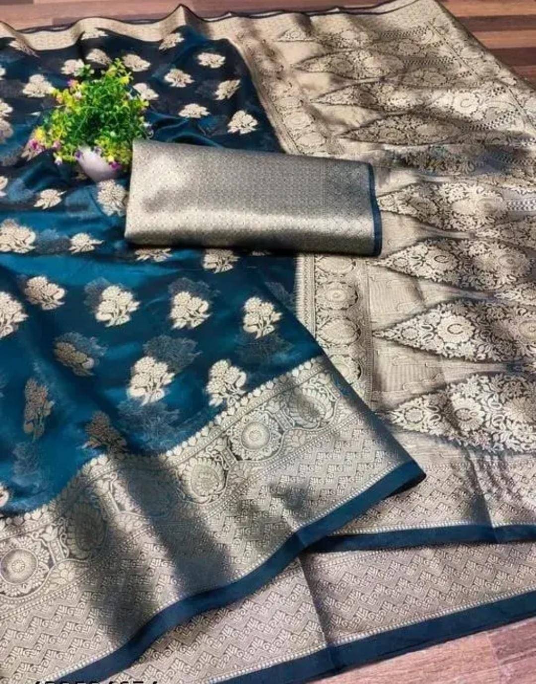     			JIRA Organza Embellished Saree With Unstitched Blouse Piece ( Teal )