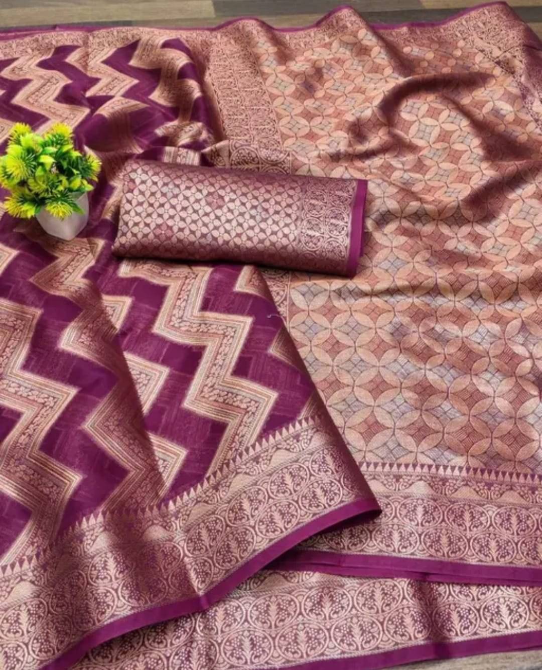     			JIRA Organza Embellished Saree With Unstitched Blouse Piece ( Purple )
