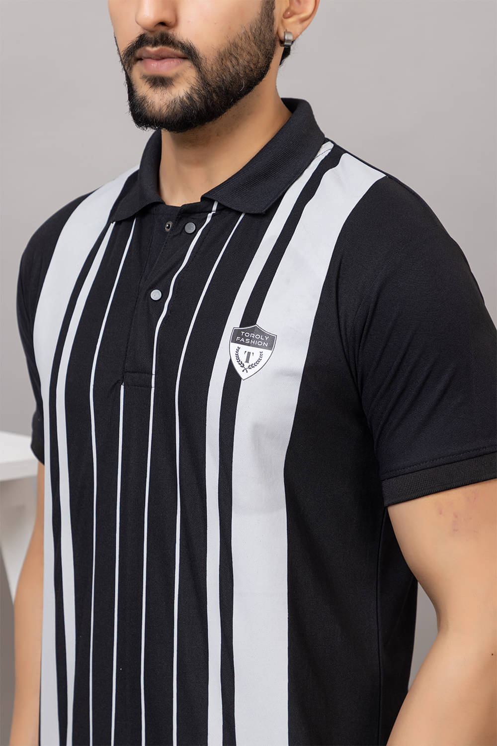 TOROLY Men Cotton Blend Regular Fit Colorblock T-Shirt ( Black ) TOROLY Men Cotton Blend Regular Fit Colorblock T-Shirt ( Black )