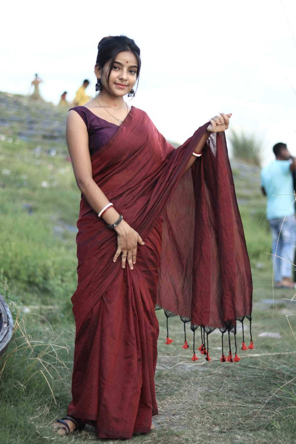 BRYNBRIT Cotton Blend Solid Saree With Unstitched Blouse Piece ( Maroon )     			BRYNBRIT Cotton Blend Solid Saree With Unstitched Blouse Piece ( Maroon )