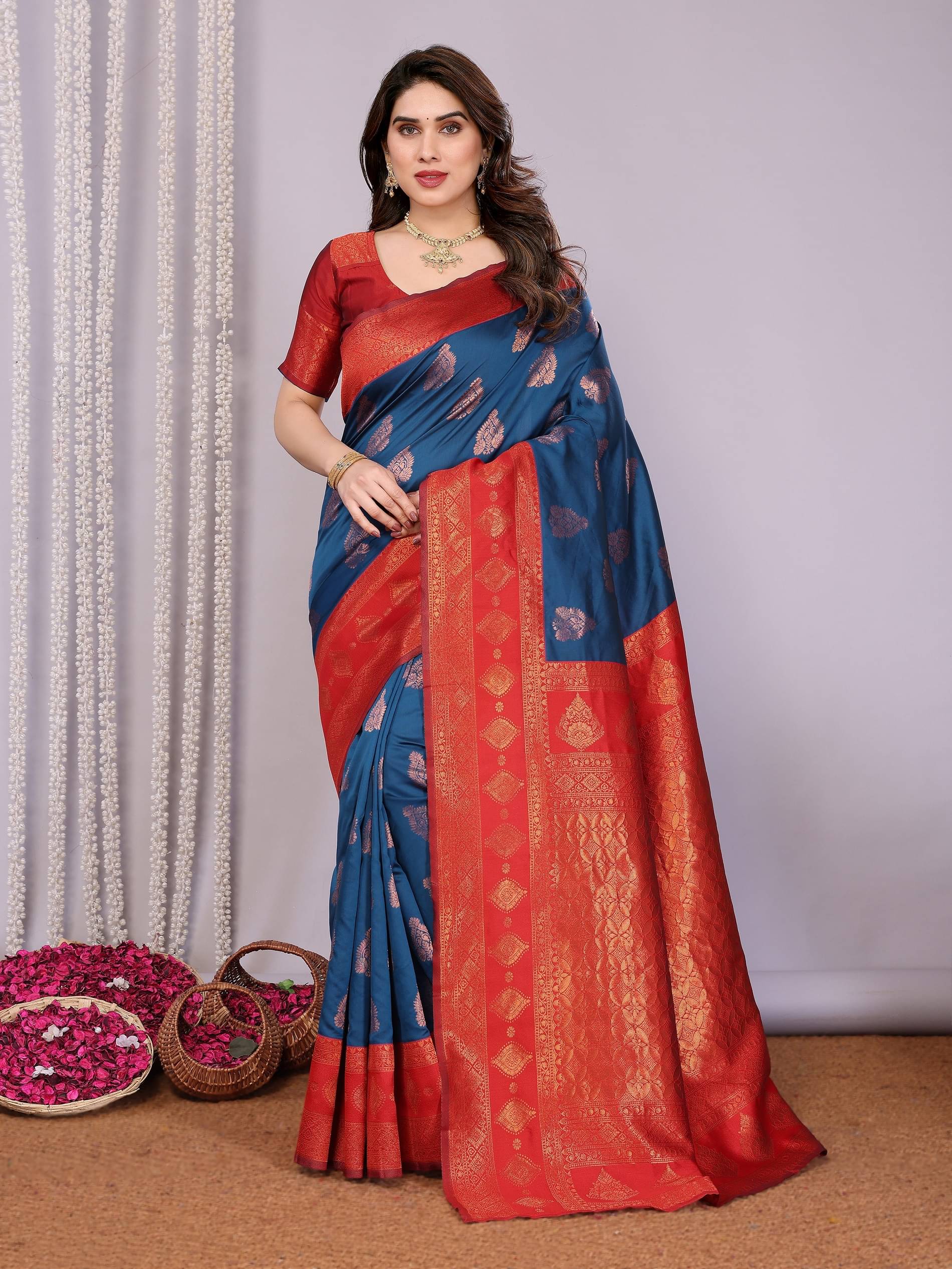     			Vastukala Silk Woven Saree With Unstitched Blouse Piece ( Blue,Red )