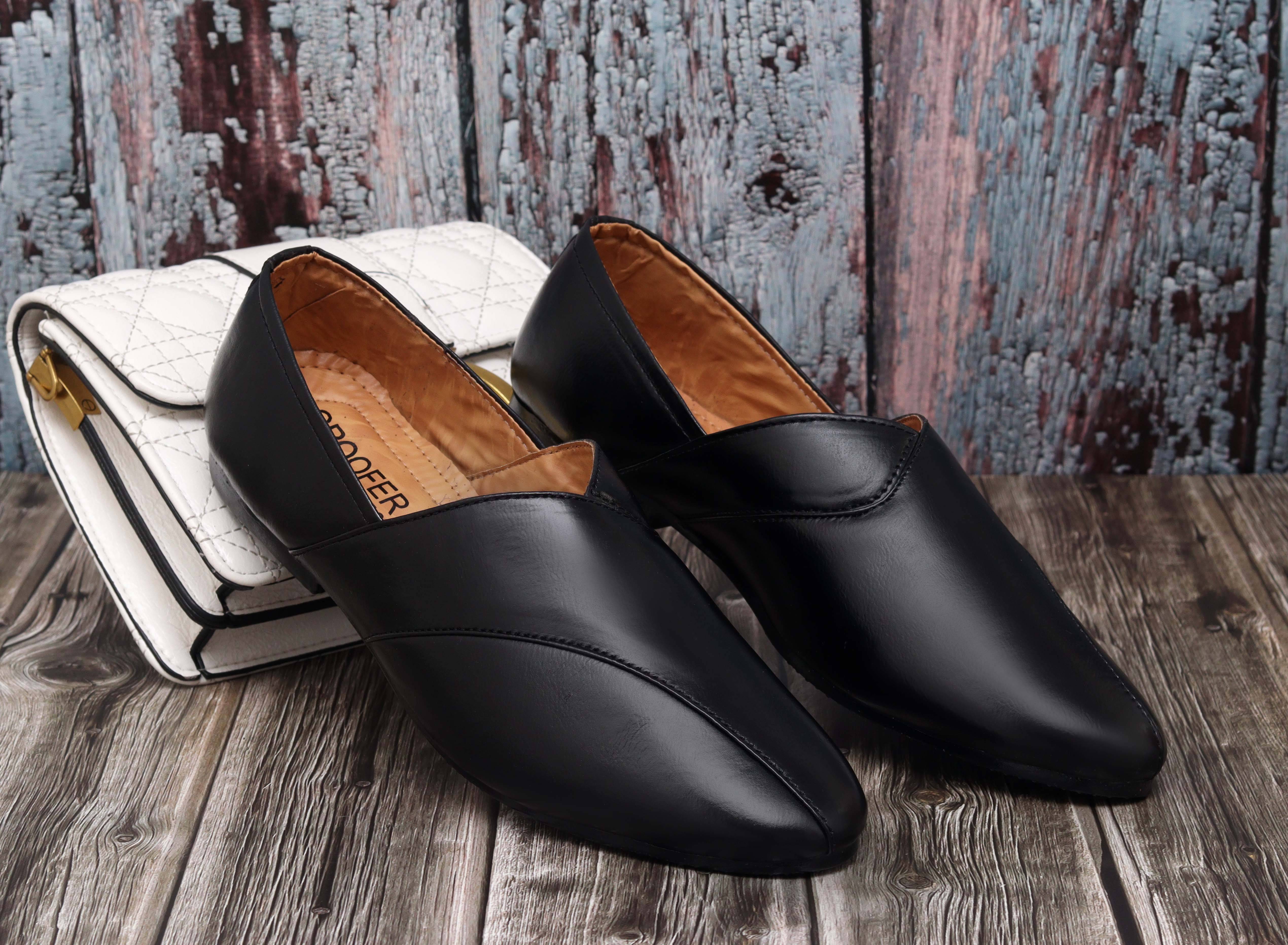     			Groofer Black Men's Slip-on Shoes