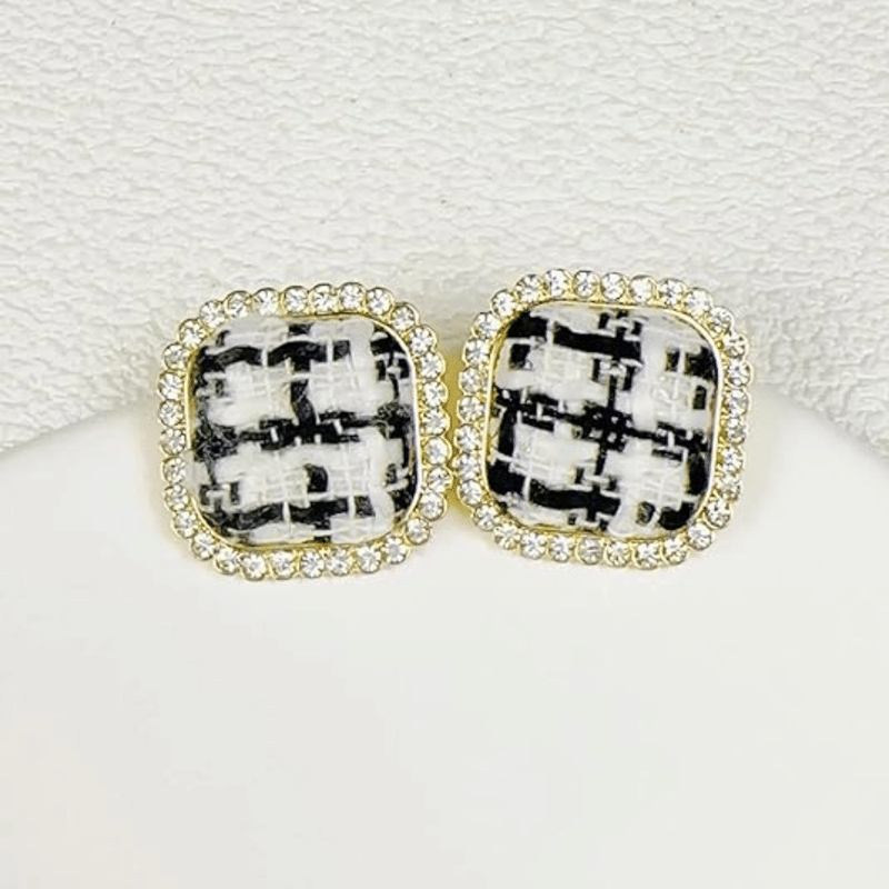     			Kailash Creation Global Black Stud Earrings ( Pack of 1 )